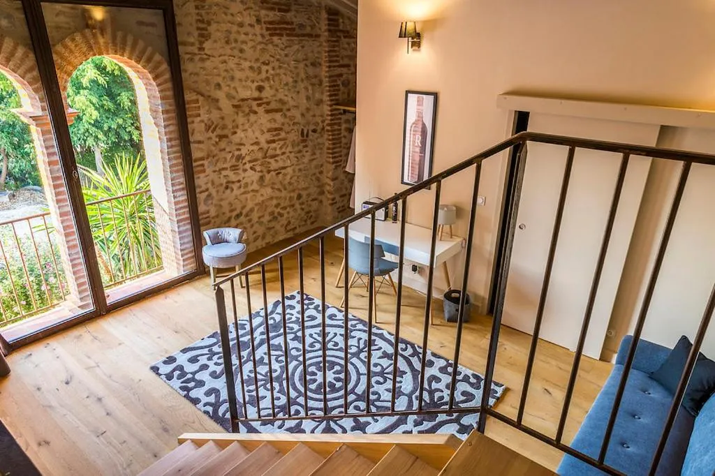 Decorative detail in Mas Latour Lavail