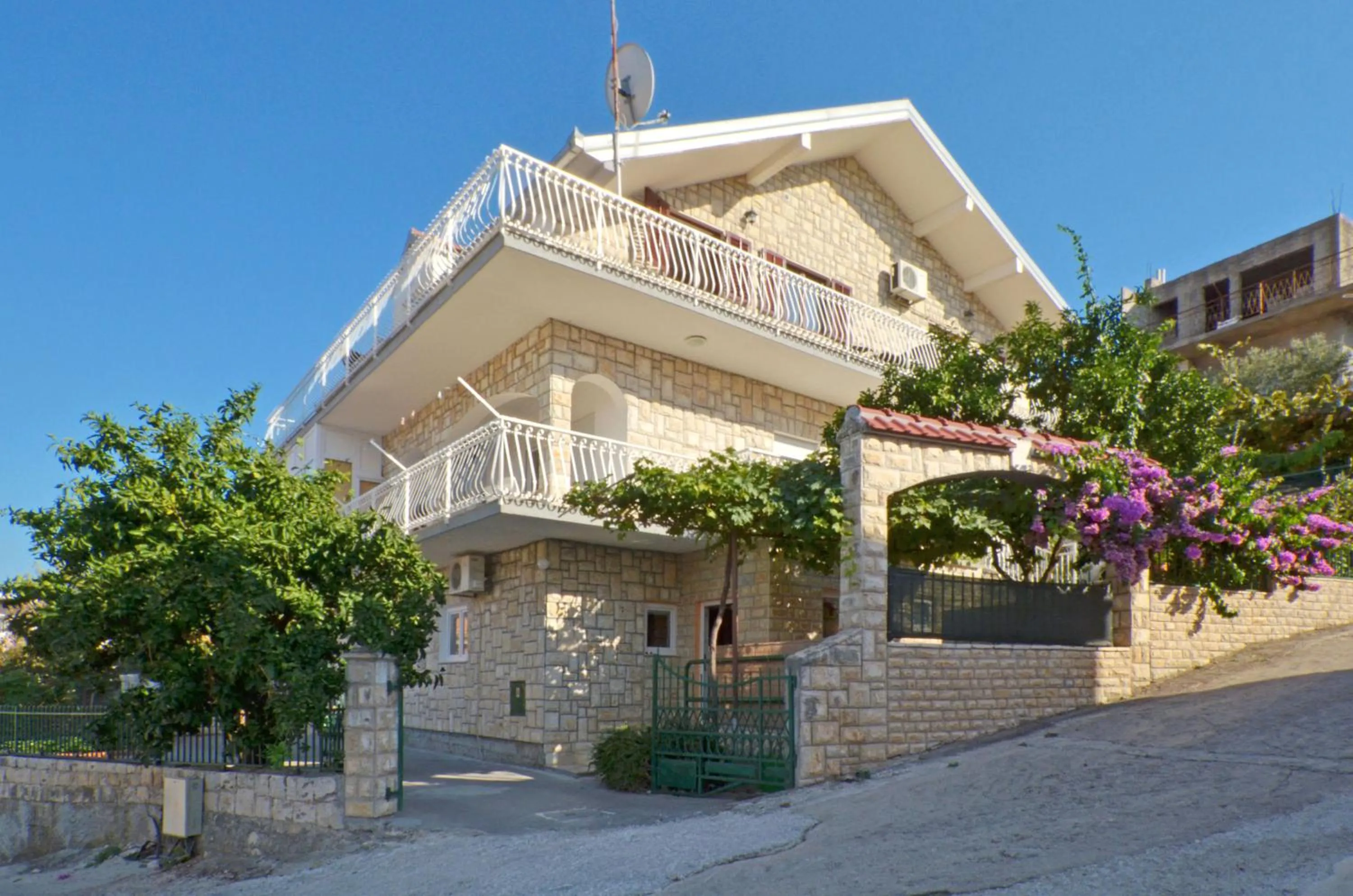 Apartments Piteša