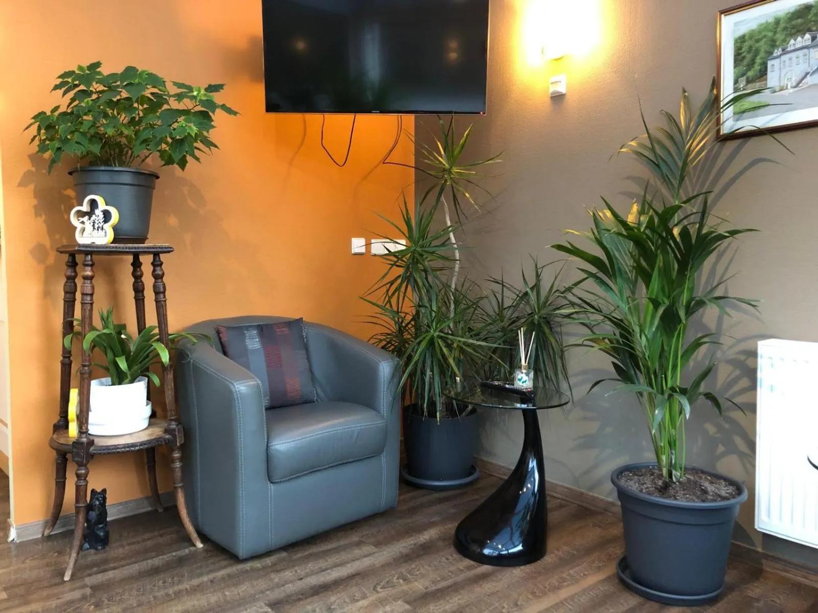 Communal lounge/ TV room in Appart-Hotel Gwendy