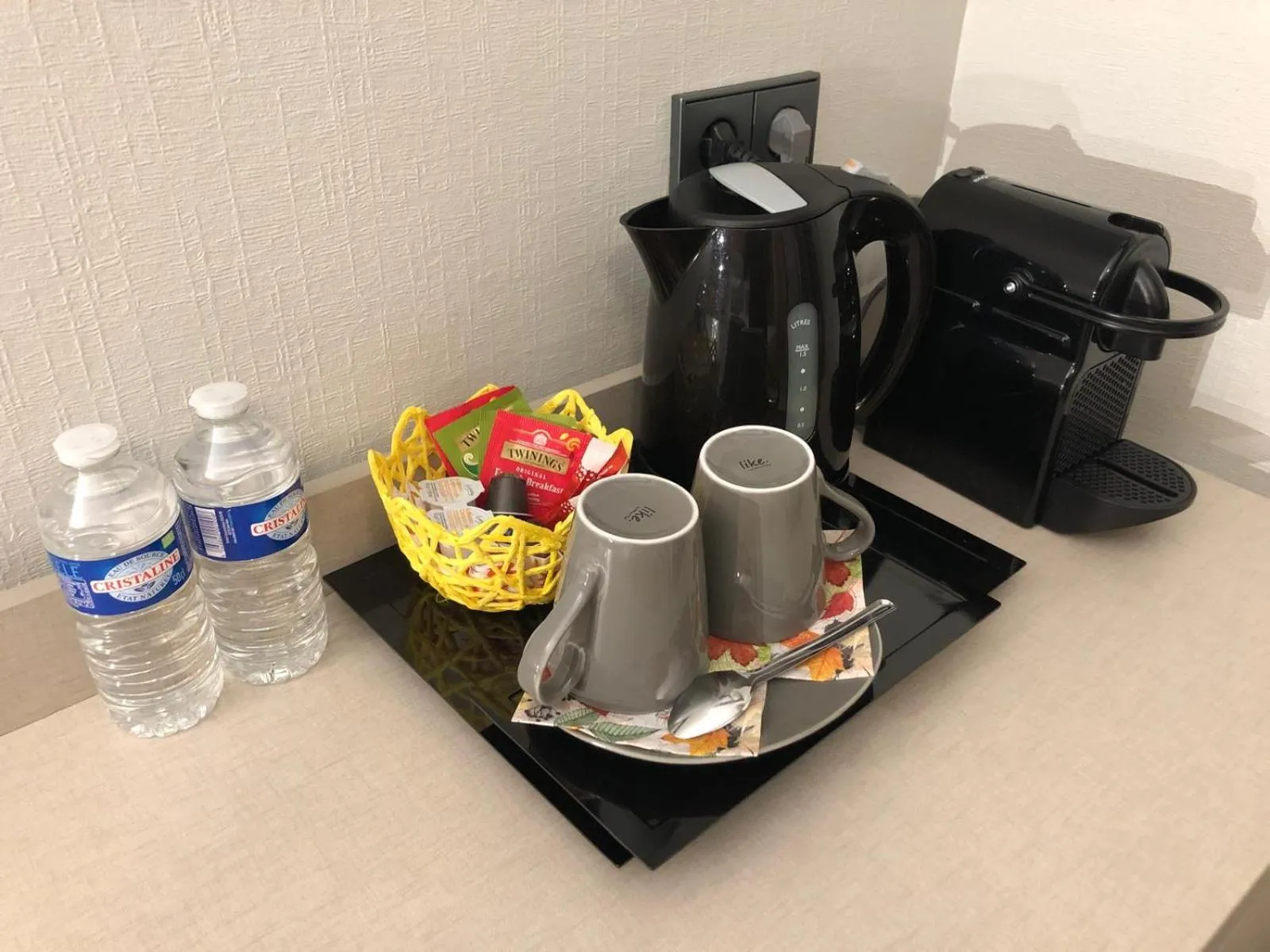 Coffee/tea facilities in Appart-Hotel Gwendy