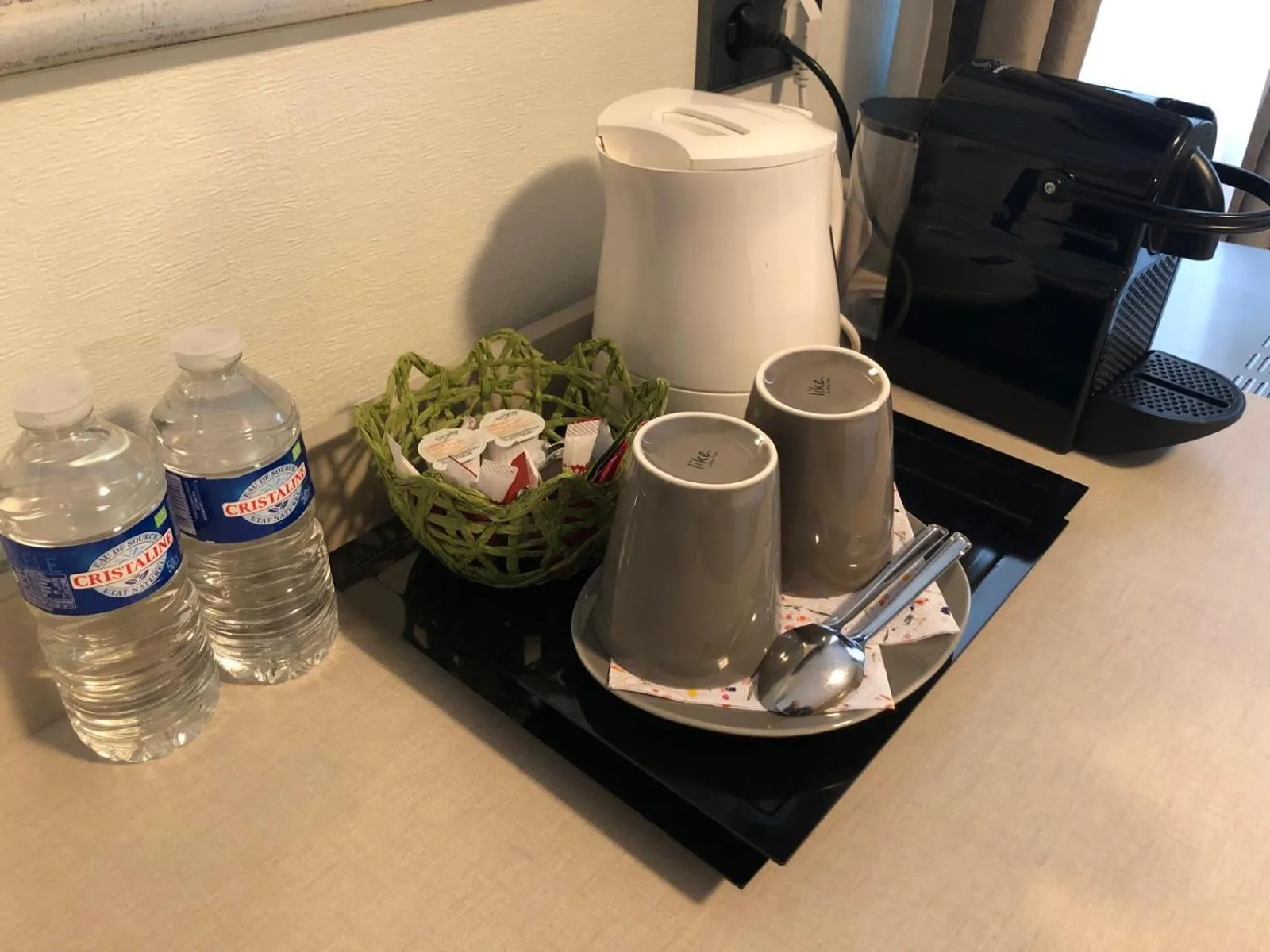 Coffee/tea facilities in Appart-Hotel Gwendy