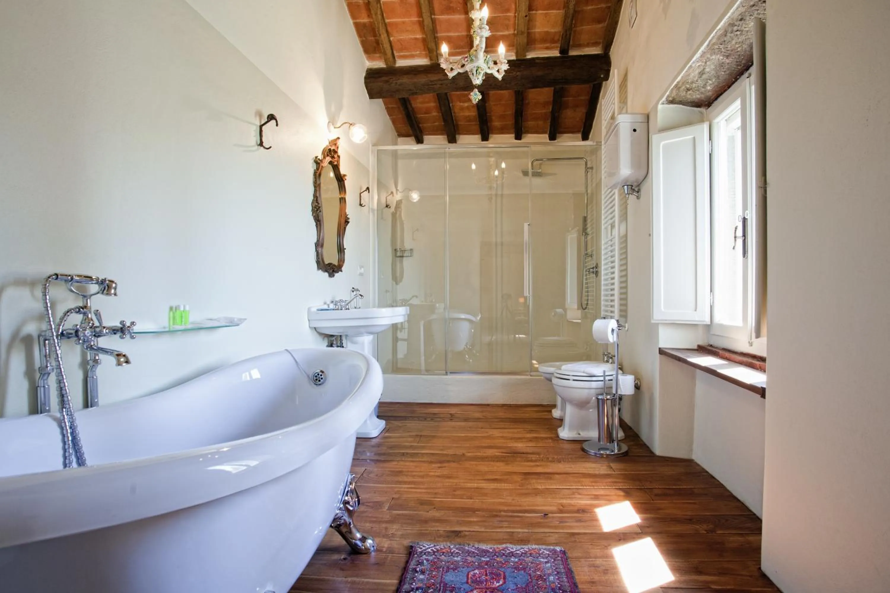 Toilet in Villa San Pietro