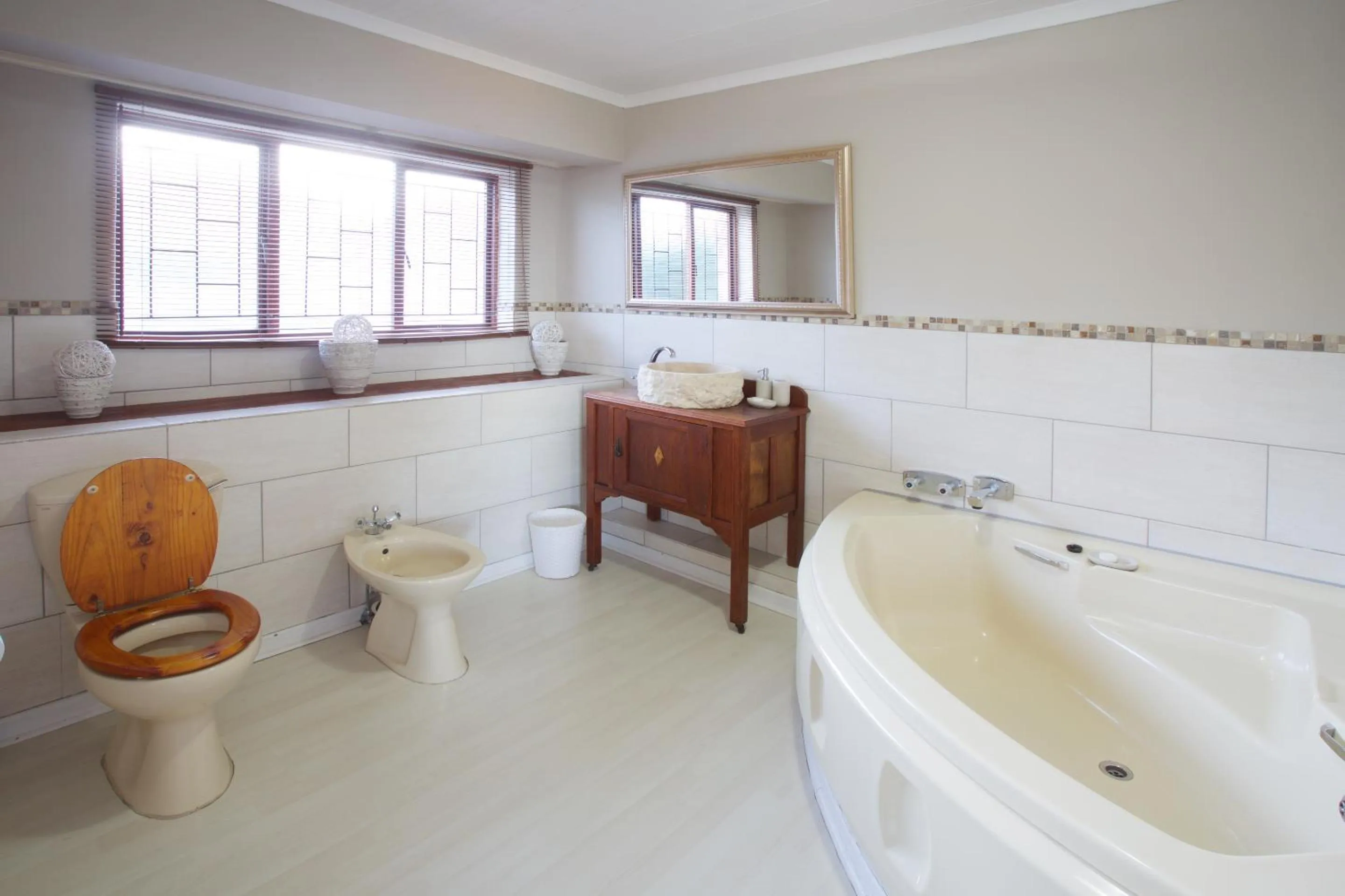 Other in Sea Whisper Self Catering