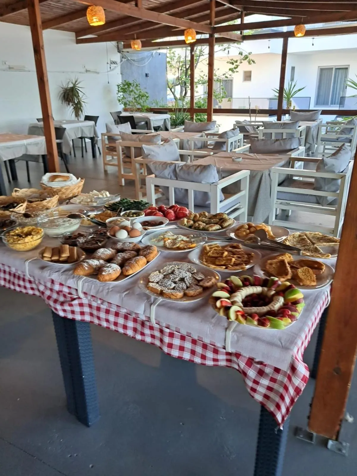 Restaurant/places to eat in Vila Era Beach