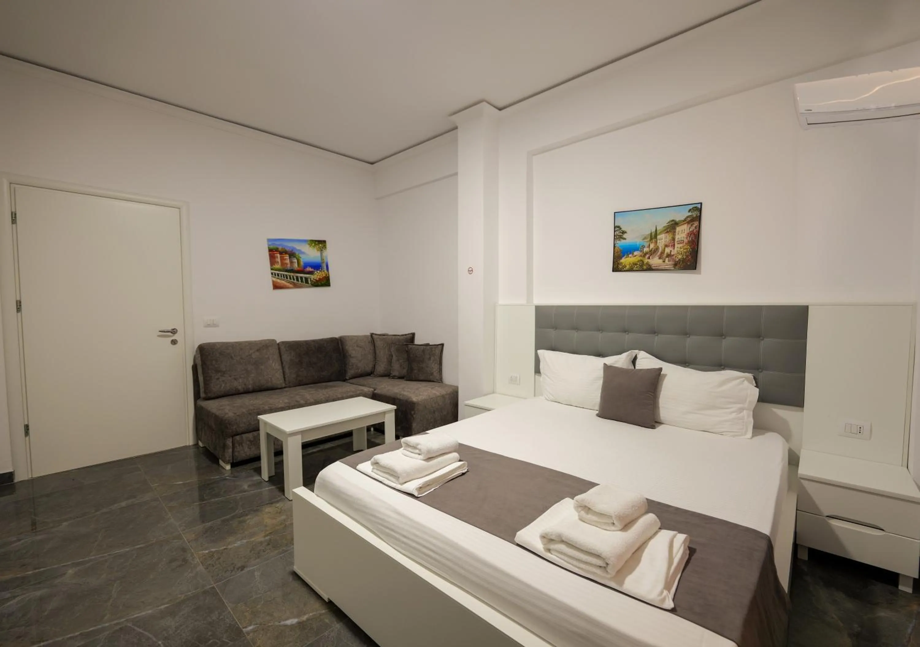 Bed in Vila Era Beach