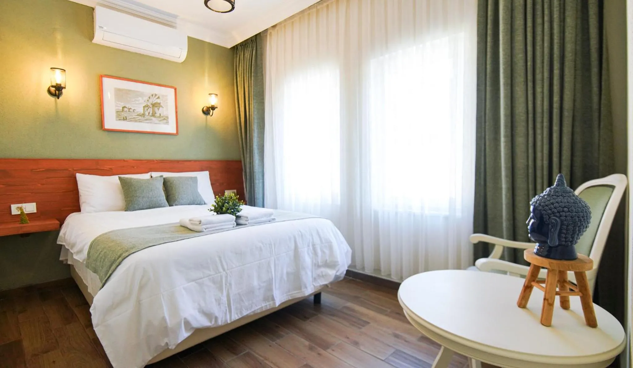 Photo of the whole room in Bozcaada Aspava Otel