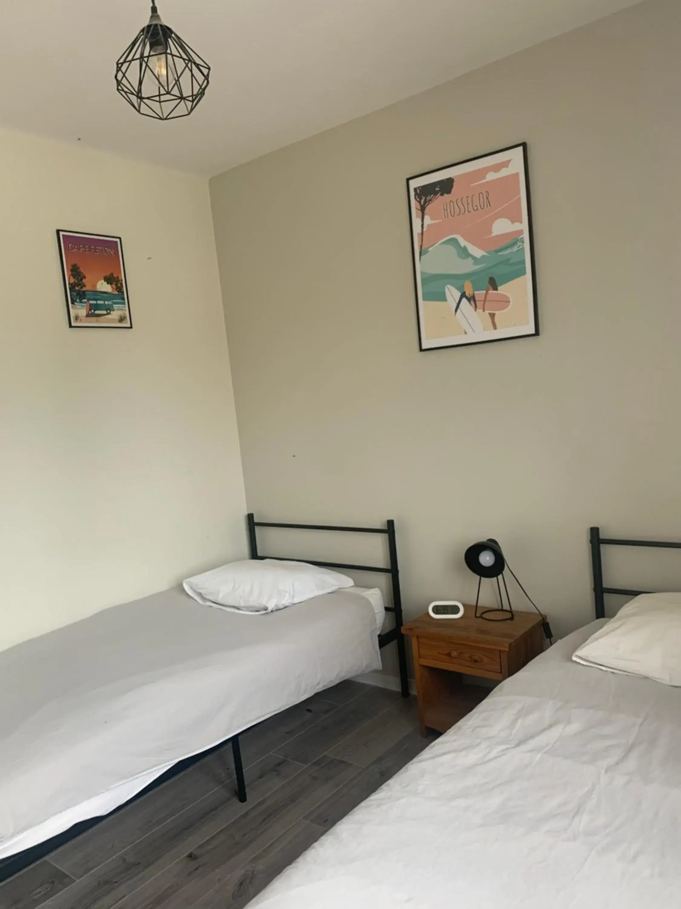 Twin Room with Shower in Hôtel La Cote d'Argent Twin Room with Shower in Hôtel La Cote d'Argent