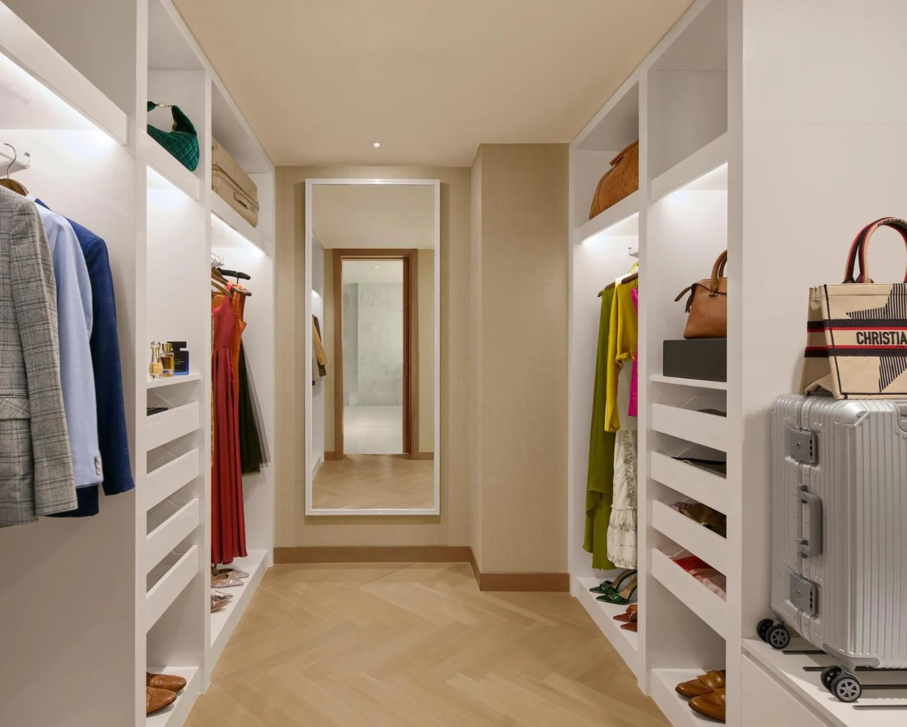 wardrobe in Nuwa Sri Lanka at City of Dreams