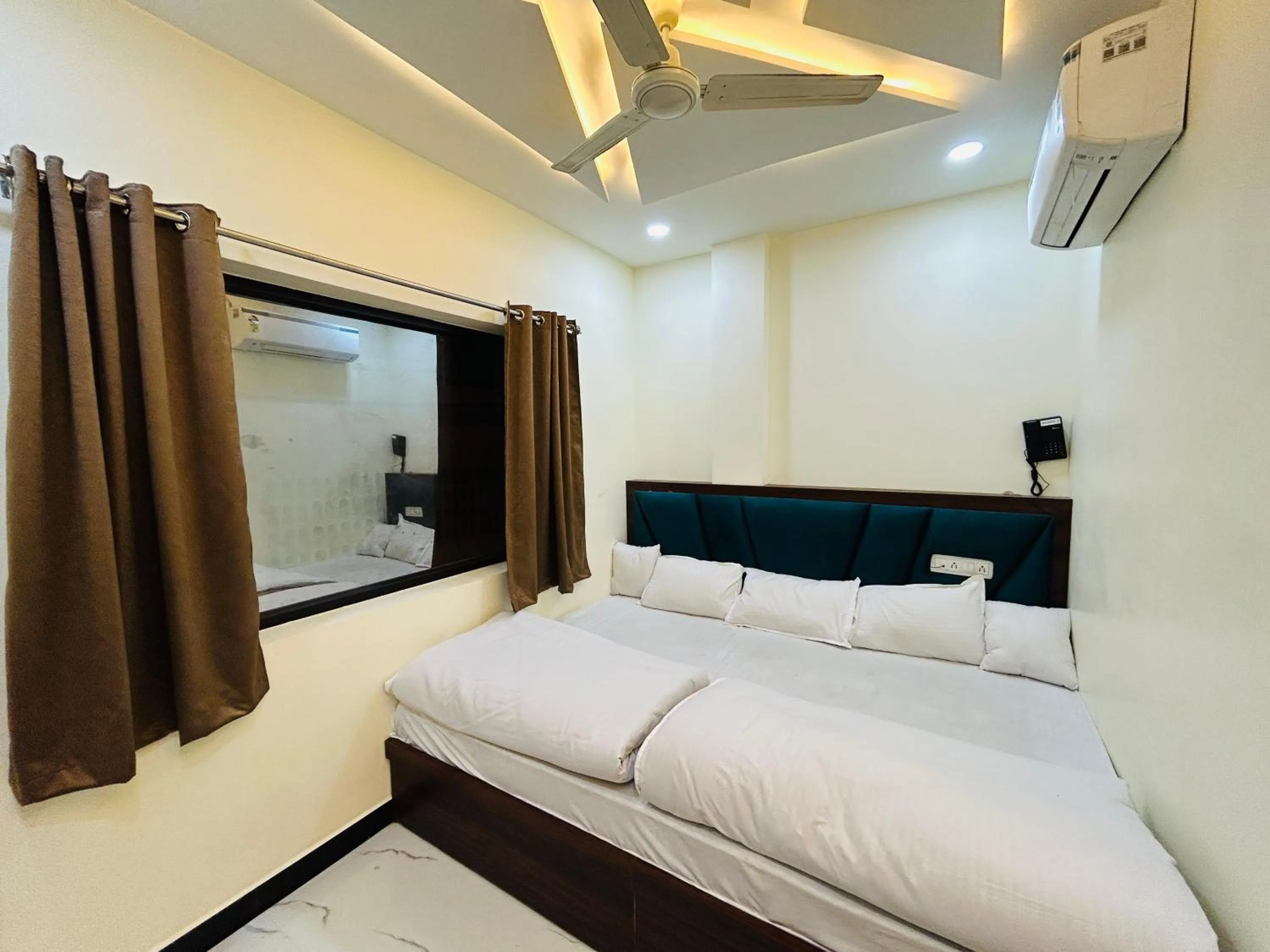 Deluxe Triple Room - single occupancy in Hotel Shree