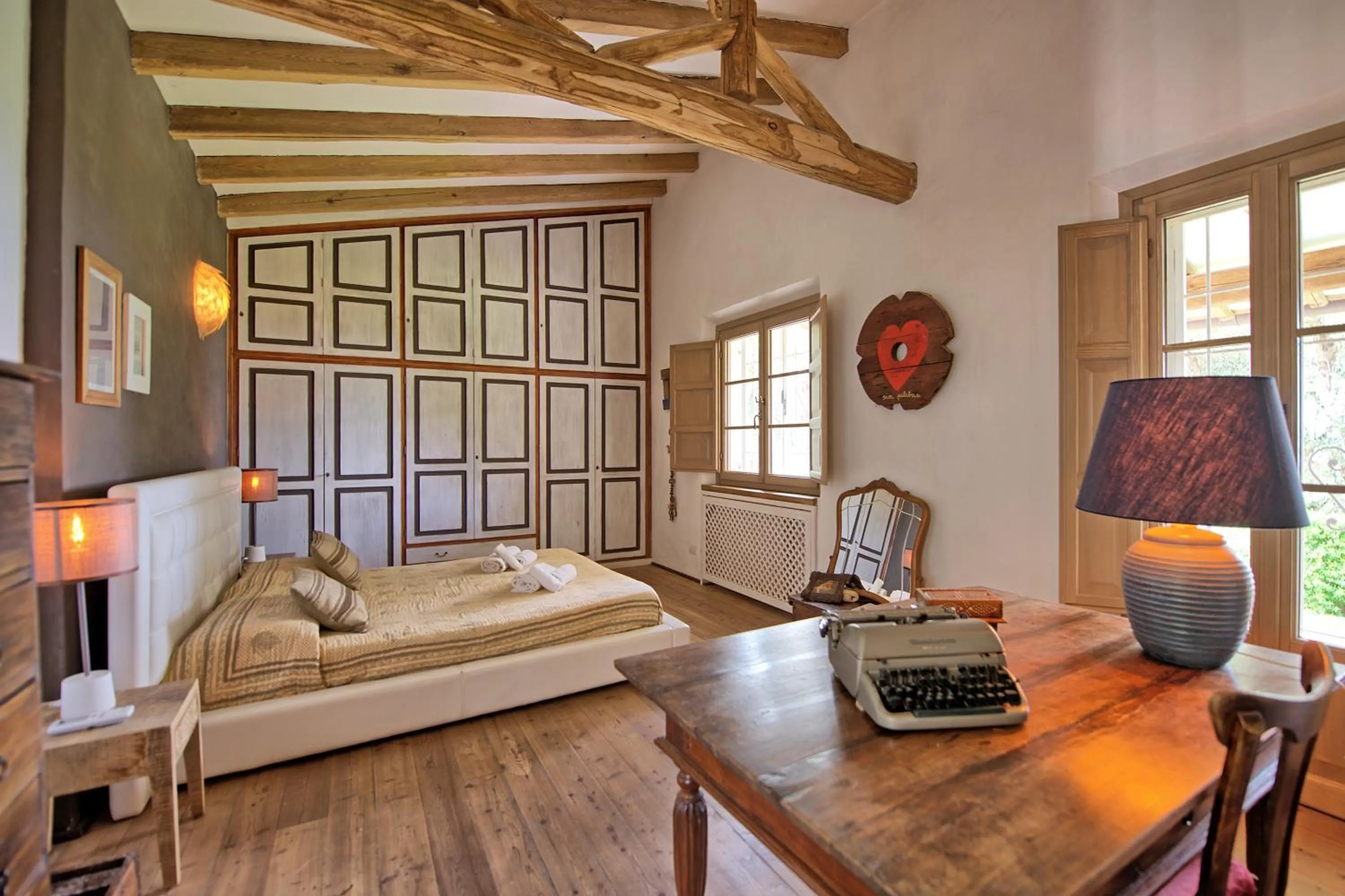 Bed in Villa Oliveta by PosarelliVillas