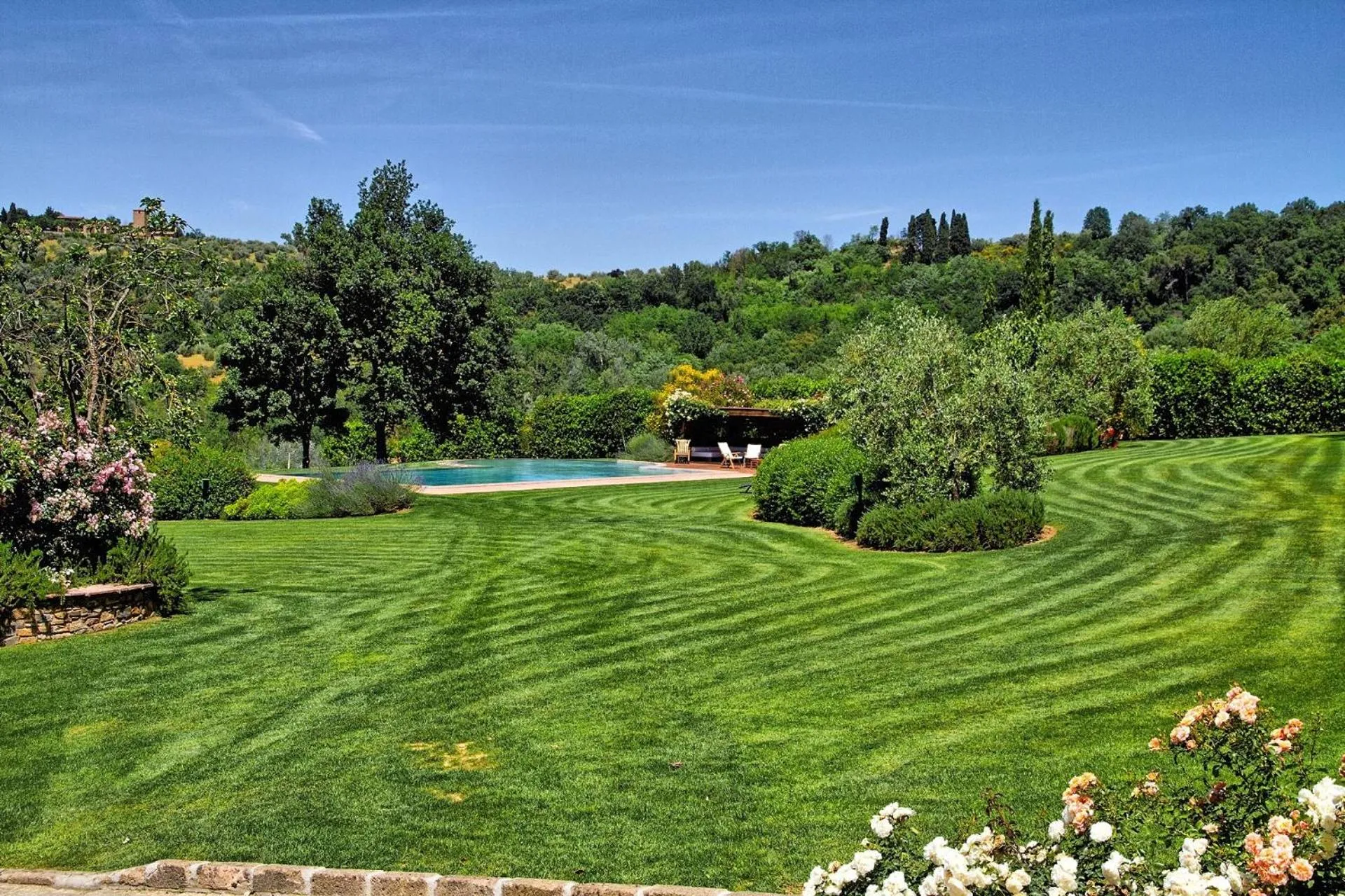 Garden in Villa Petrognano by PosarelliVillas