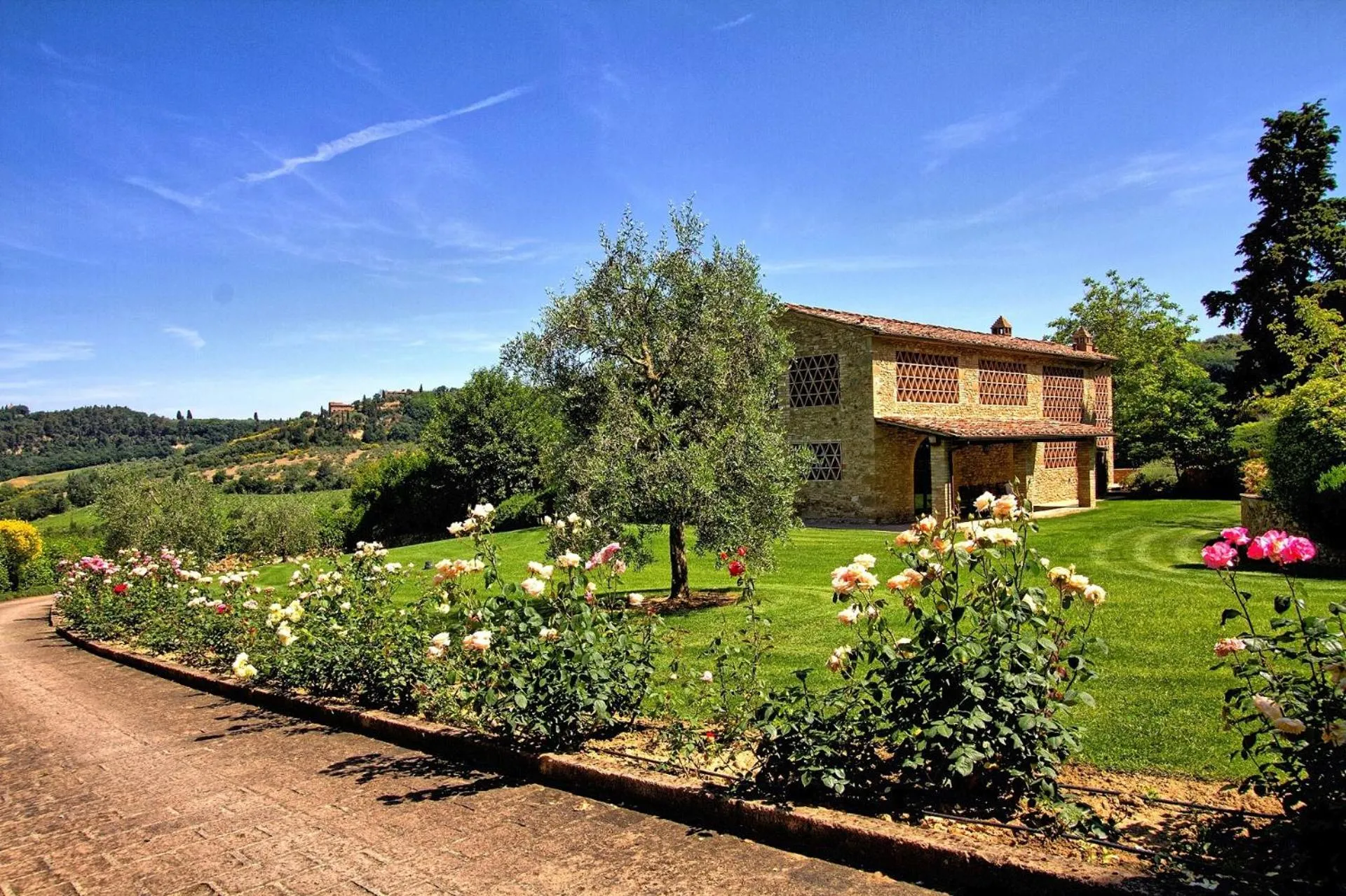 Garden in Villa Petrognano by PosarelliVillas
