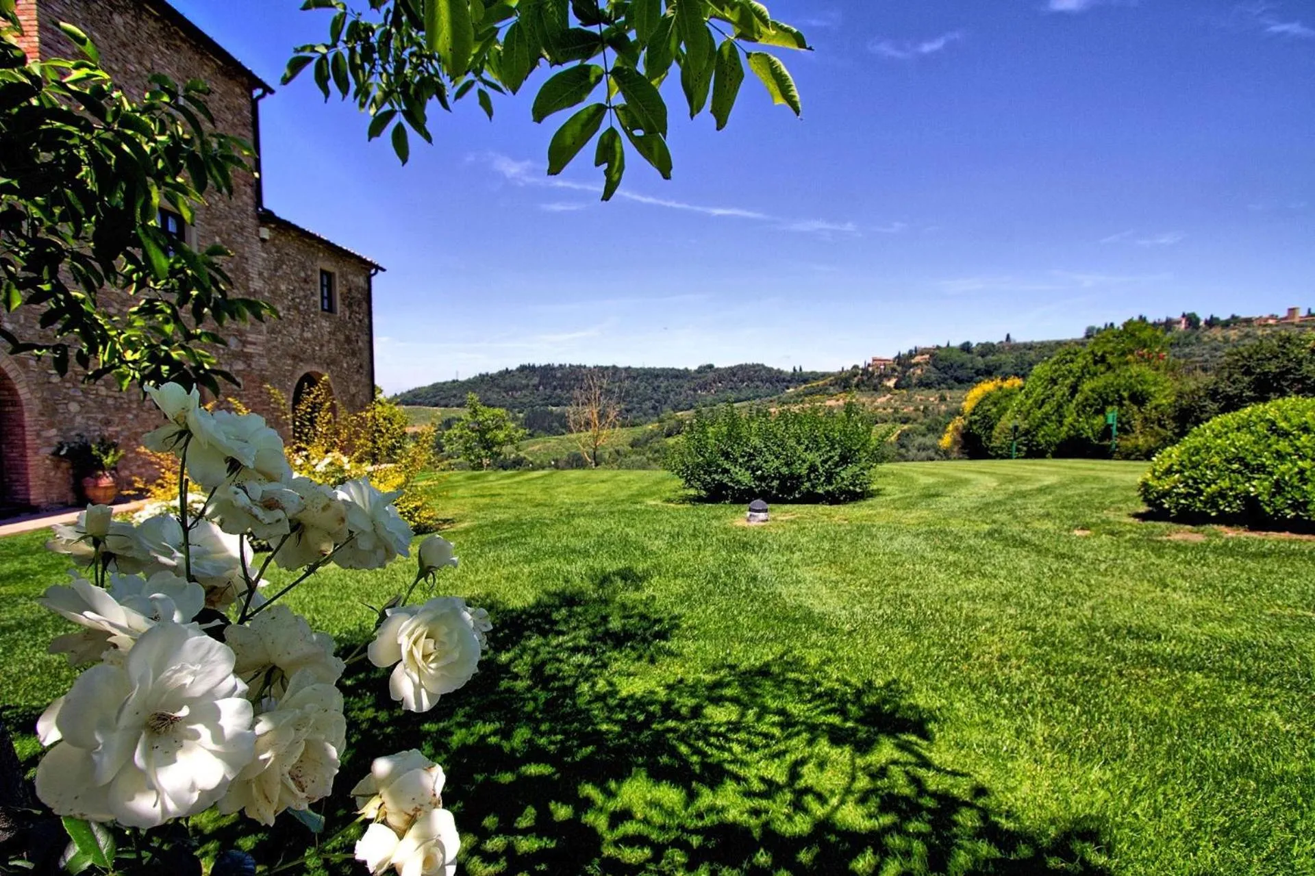 Garden in Villa Petrognano by PosarelliVillas