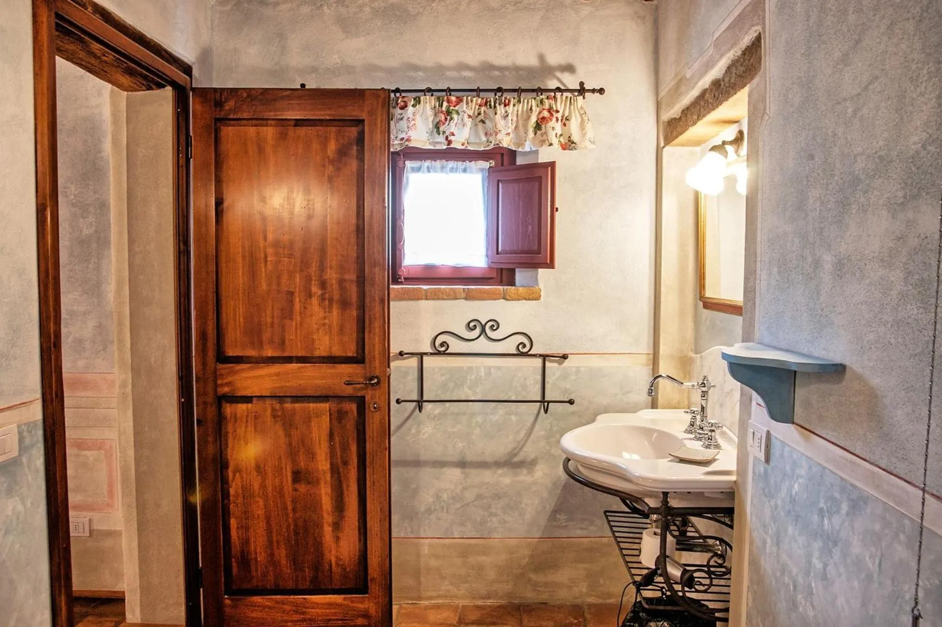 Bathroom in Villa Petrognano by PosarelliVillas