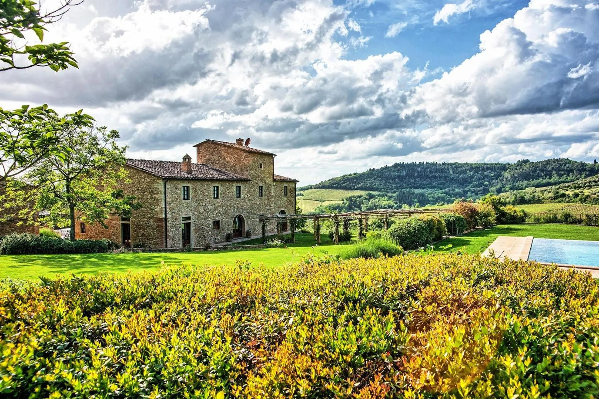 Garden in Villa Petrognano by PosarelliVillas
