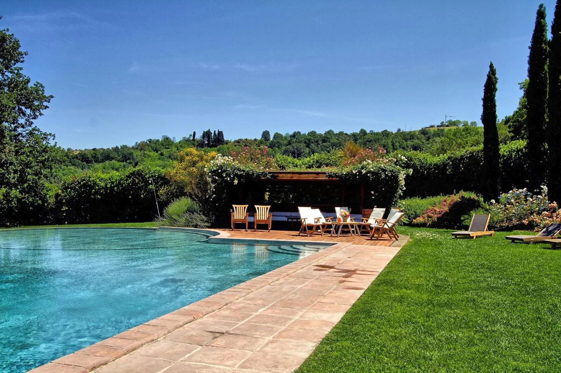Garden in Villa Petrognano by PosarelliVillas