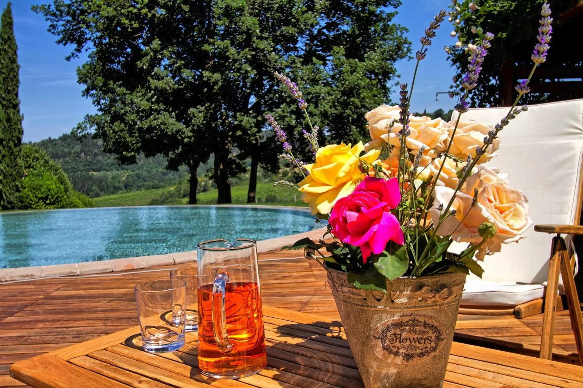Swimming pool in Villa Petrognano by PosarelliVillas