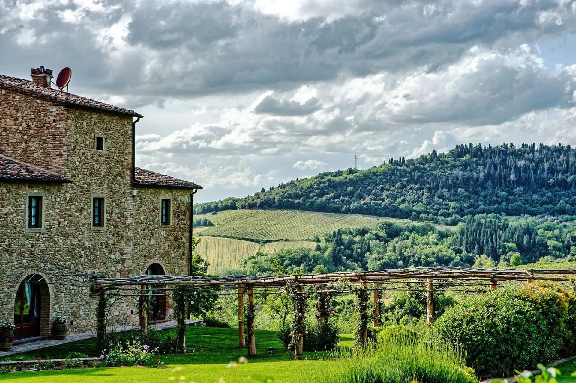 Garden in Villa Petrognano by PosarelliVillas