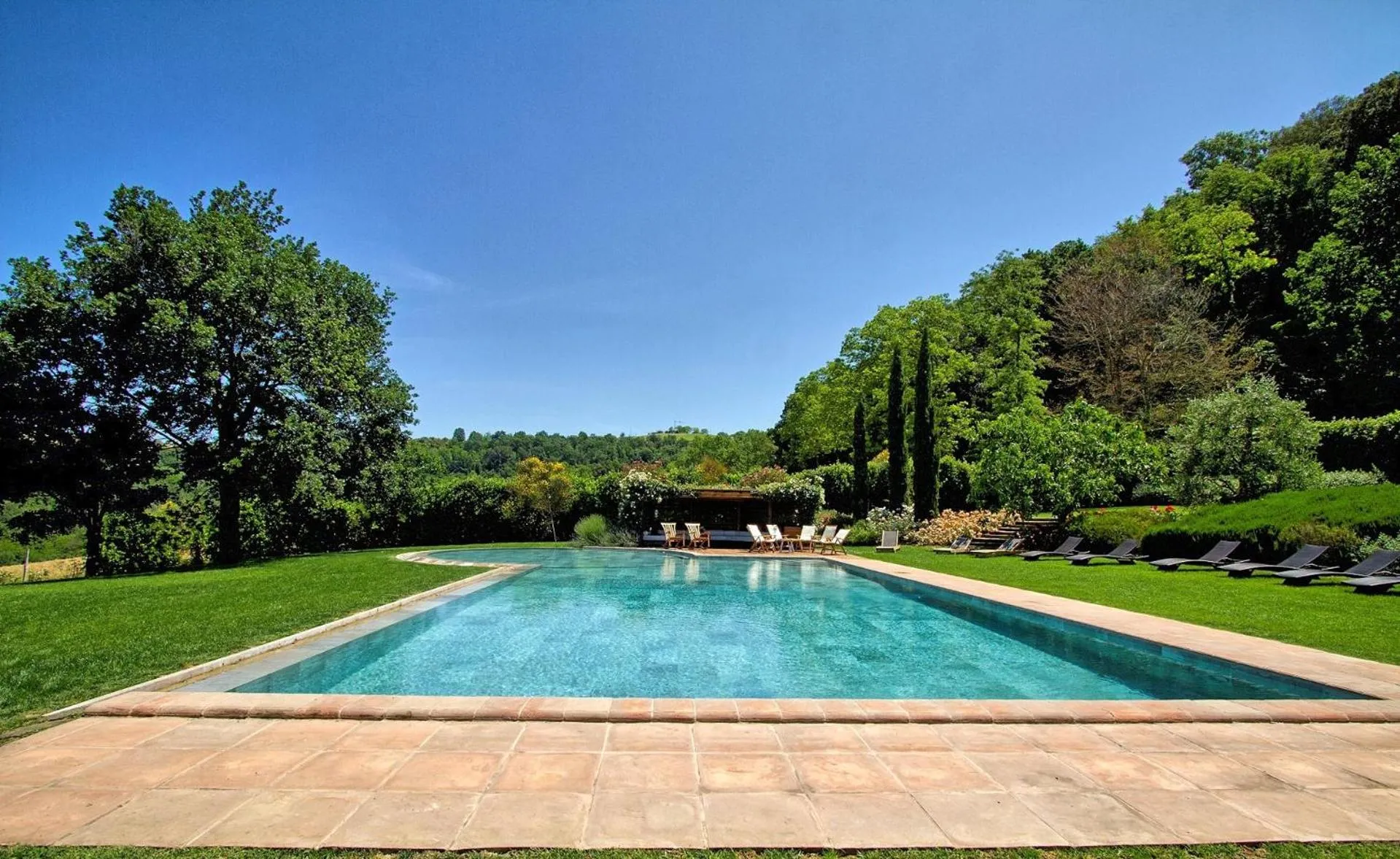 Garden in Villa Petrognano by PosarelliVillas