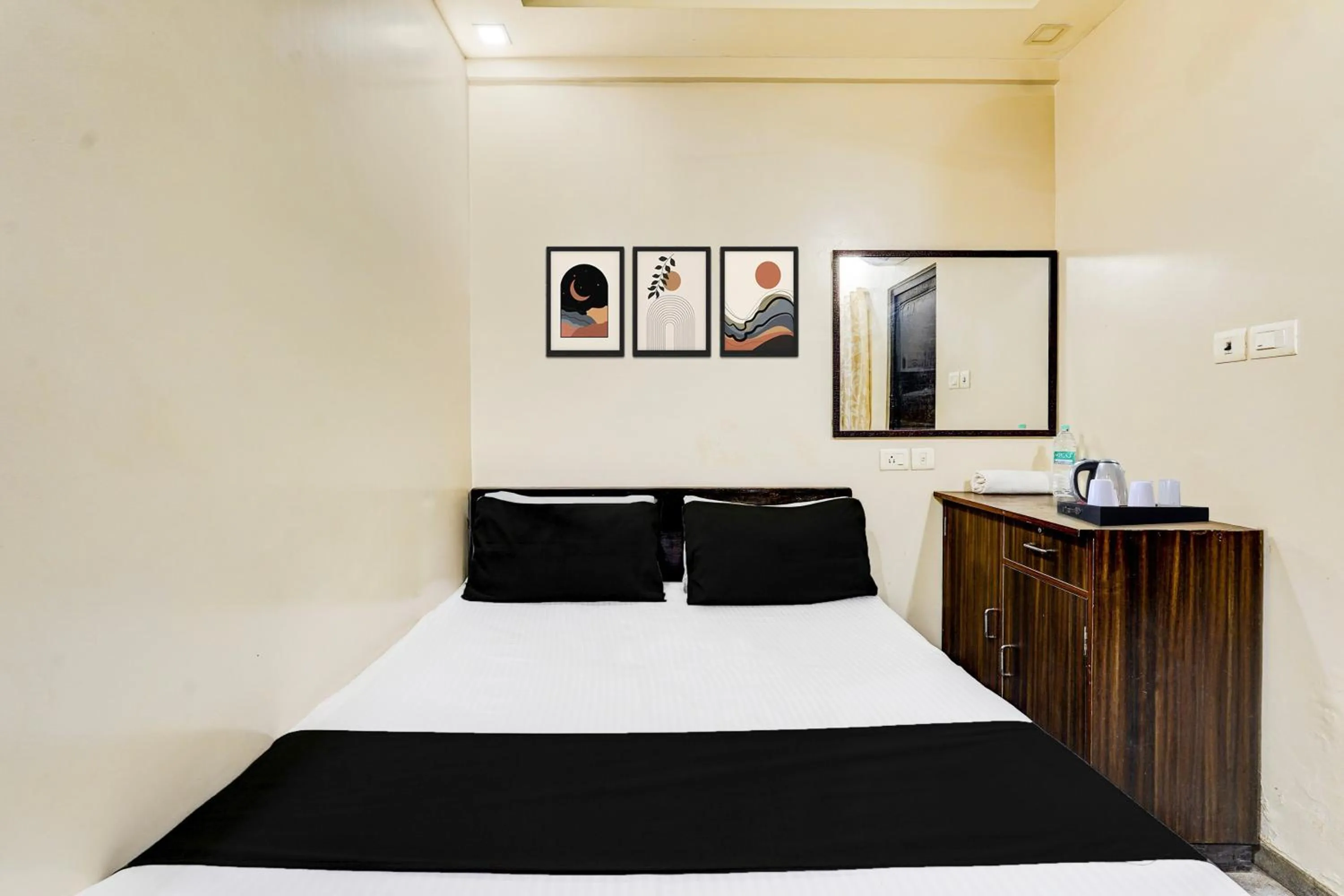 Bedroom, Bed in Hotel O MA Chidambaram Stadium Formerly Sarvanas Park