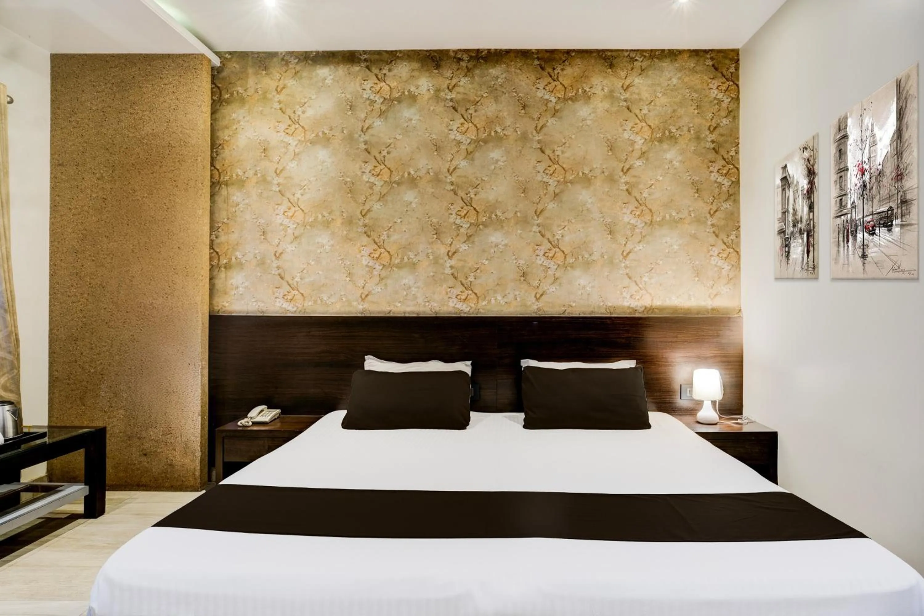 Bedroom, Bed in Super Townhouse Guwahati Railway Station Formerly Niharika Guest House