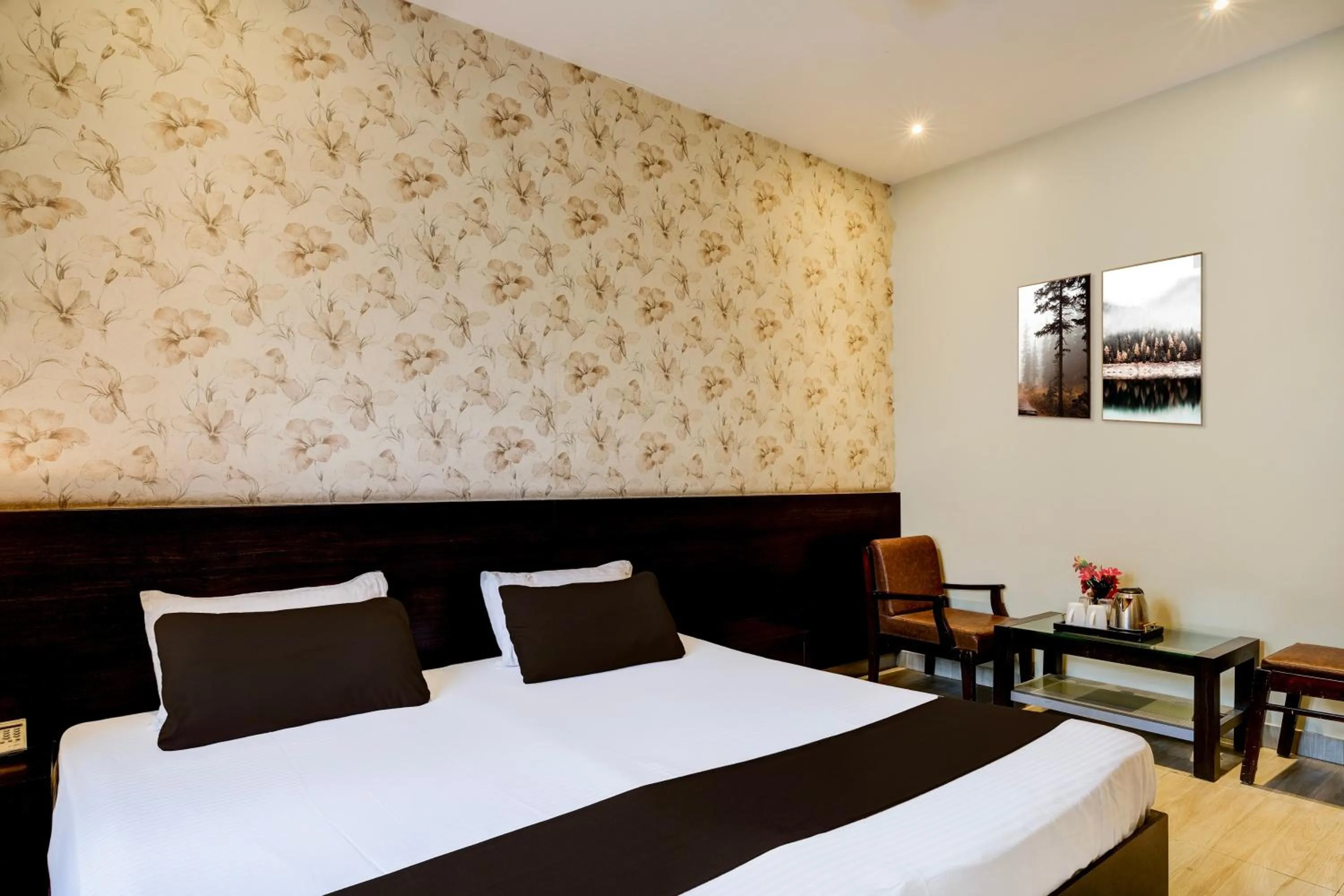 Bedroom, Bed in Super Townhouse Guwahati Railway Station Formerly Niharika Guest House