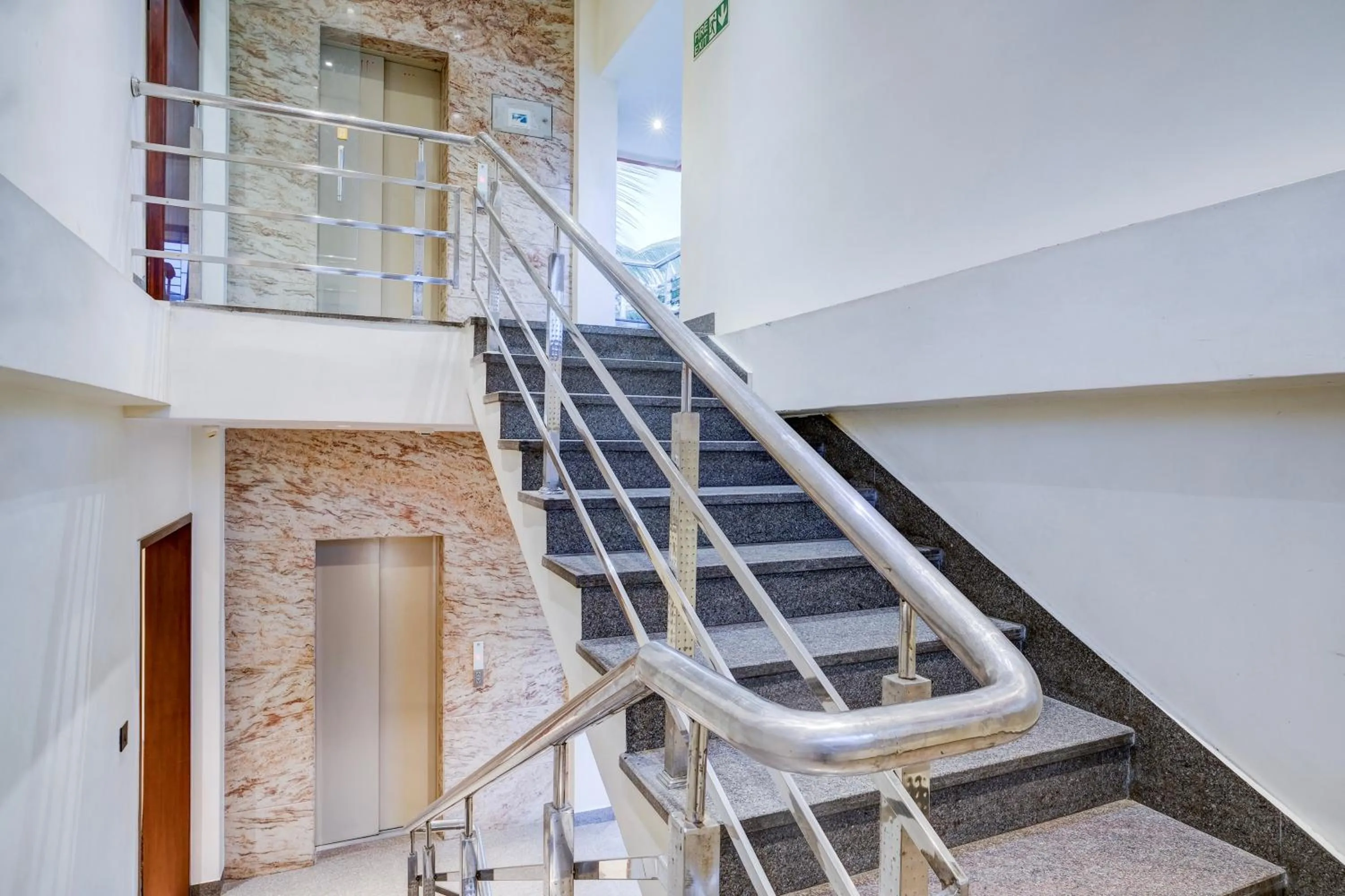 Lobby or reception in Super Townhouse Guwahati Railway Station Formerly Niharika Guest House