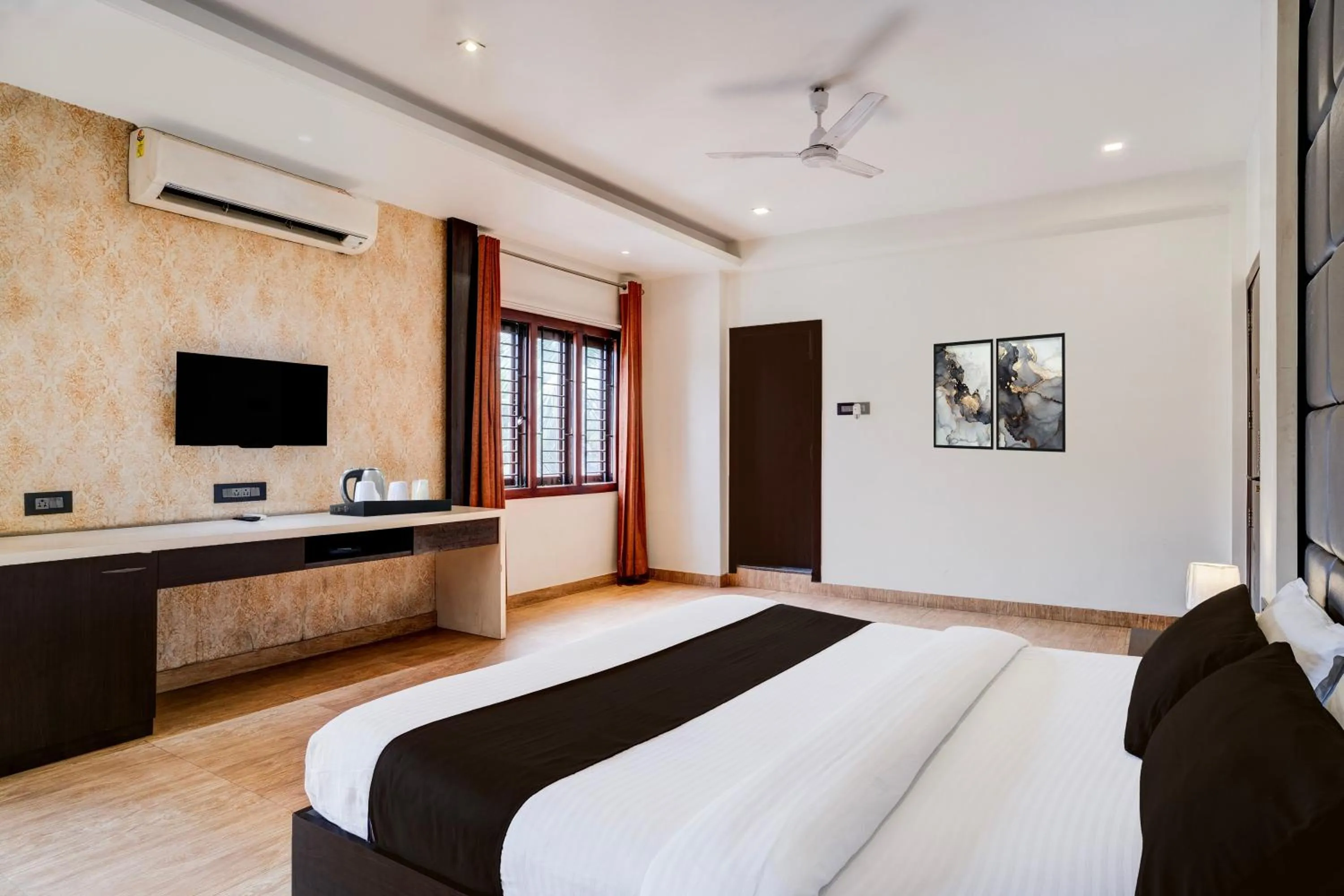 Bedroom, Bed in Super Townhouse Guwahati Railway Station Formerly Niharika Guest House