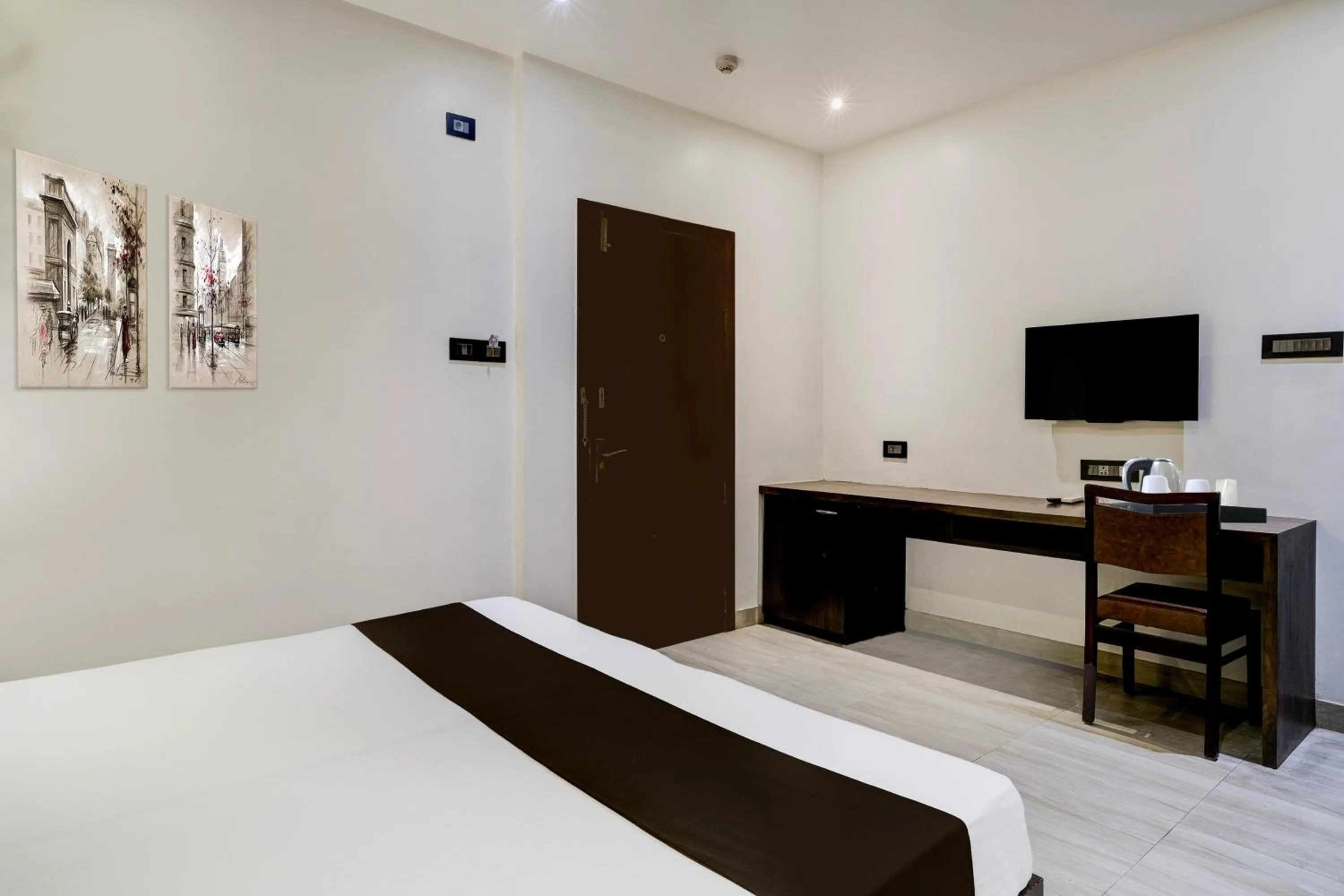 Bedroom, Bed in Super Townhouse Guwahati Railway Station Formerly Niharika Guest House