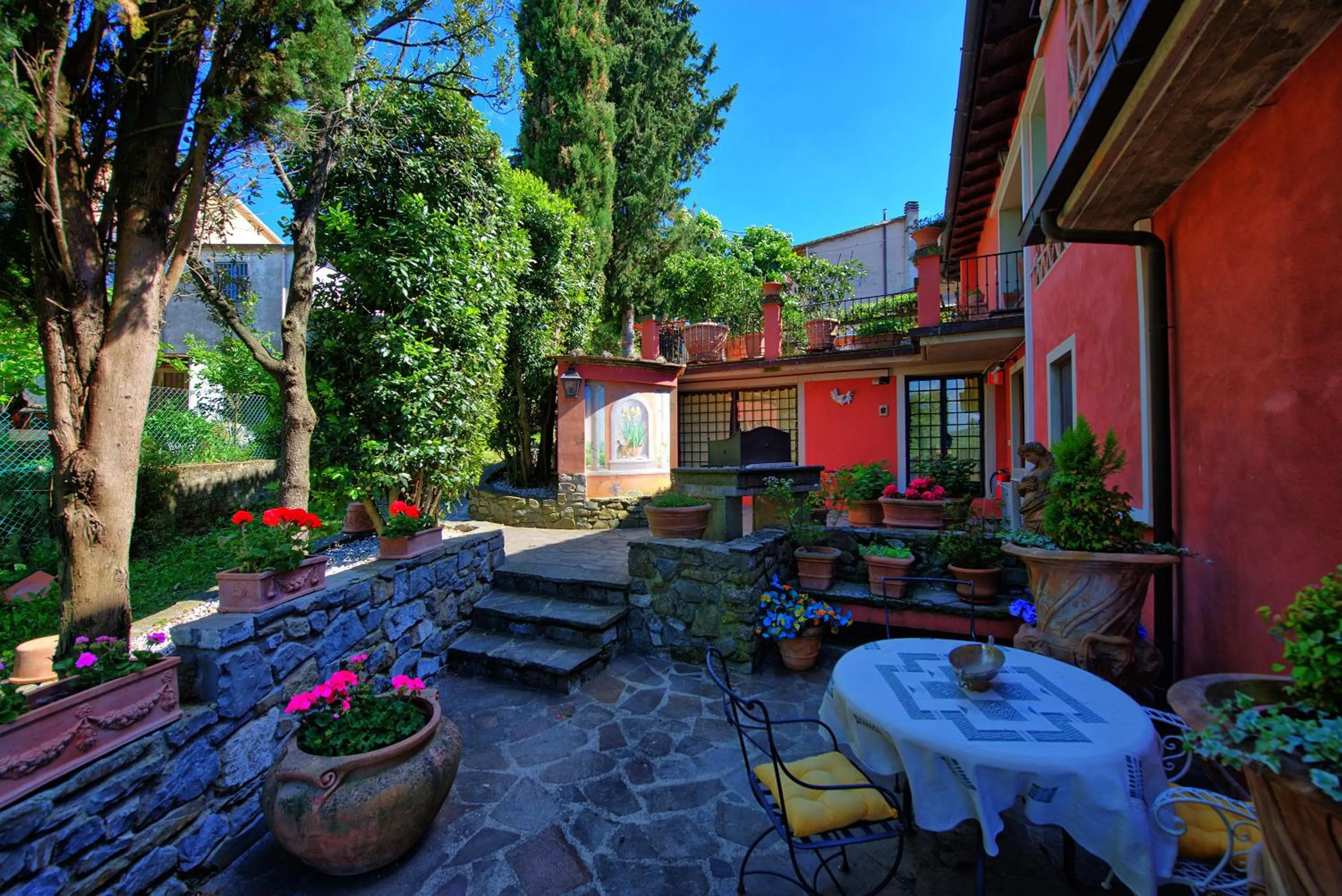 Garden in Casa Vania by PosarelliVillas