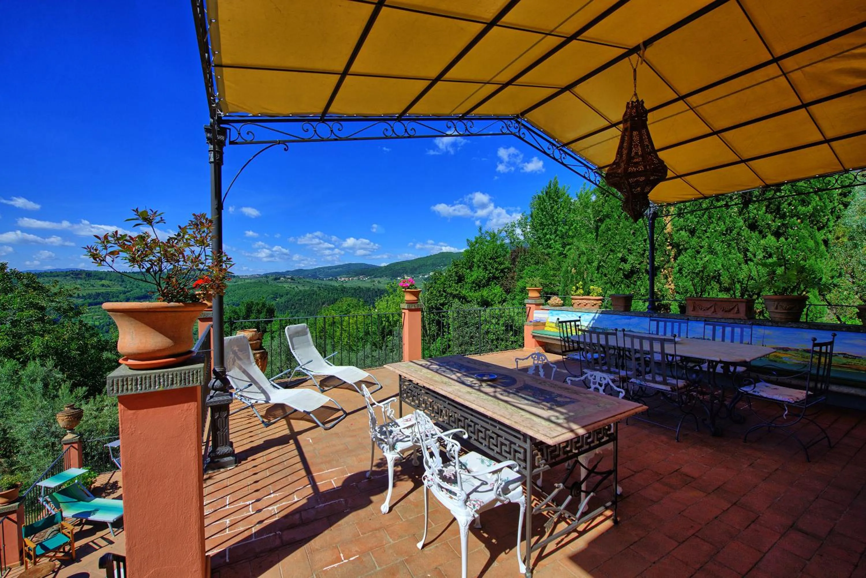 Patio in Casa Vania by PosarelliVillas