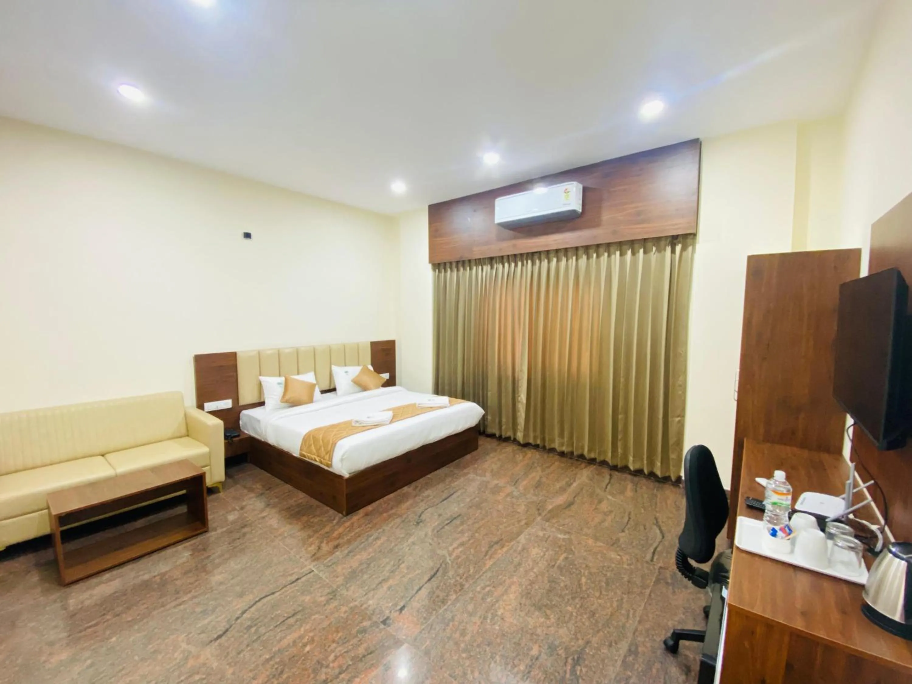 Bed in Hotel Sahara Tree