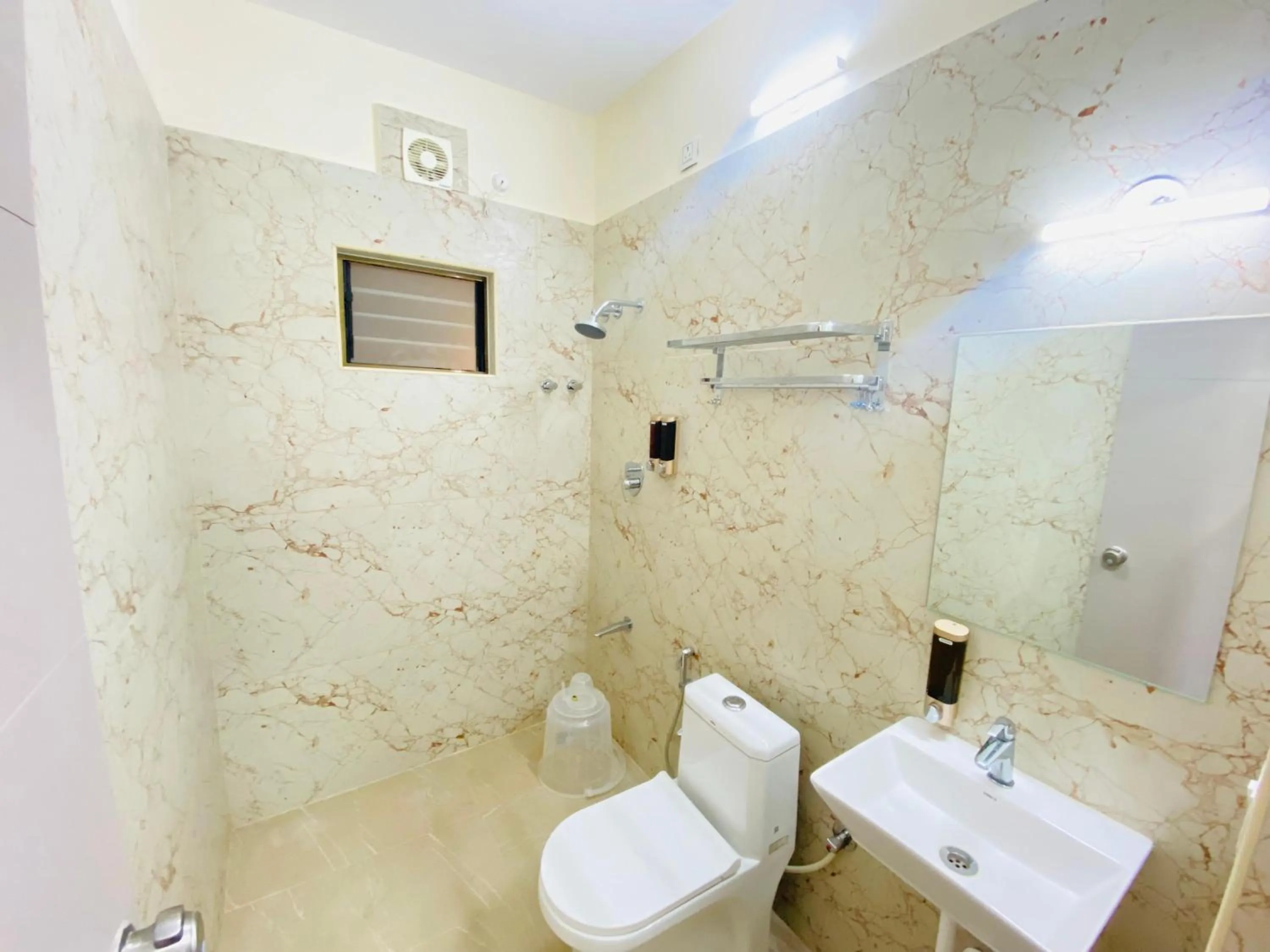 Bathroom in Hotel Sahara Tree