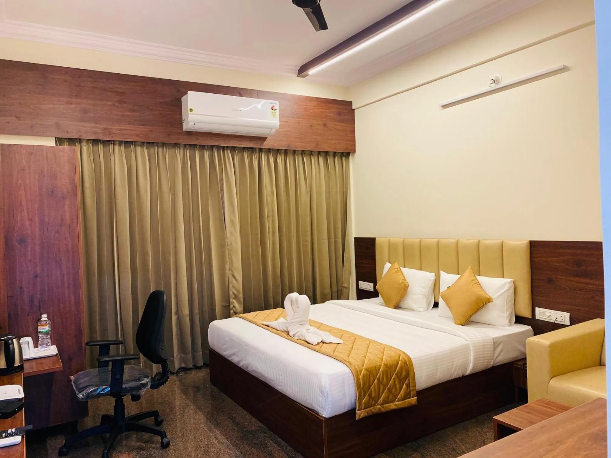 Bed in Hotel Sahara Tree