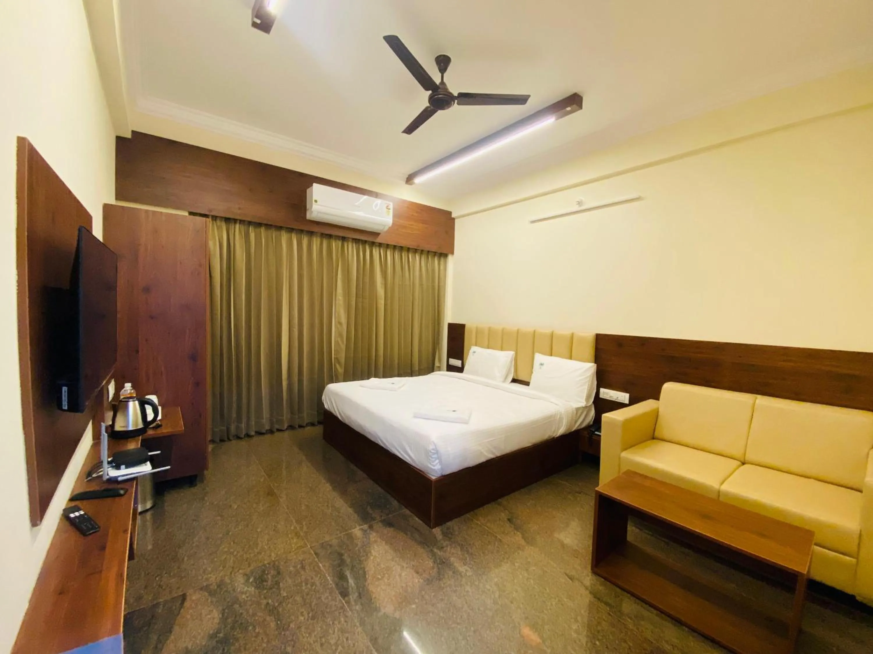 Bed in Hotel Sahara Tree