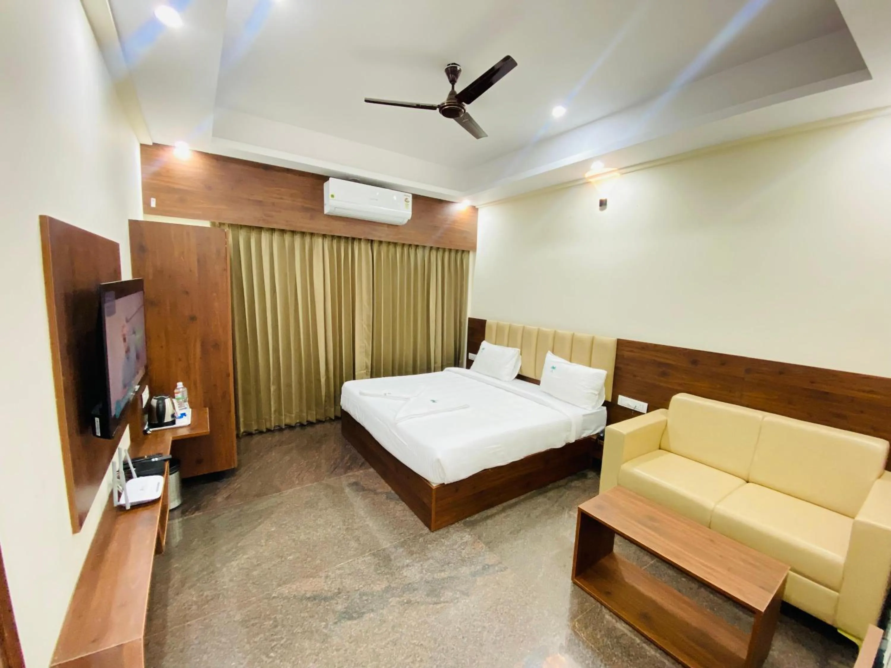 Bed in Hotel Sahara Tree