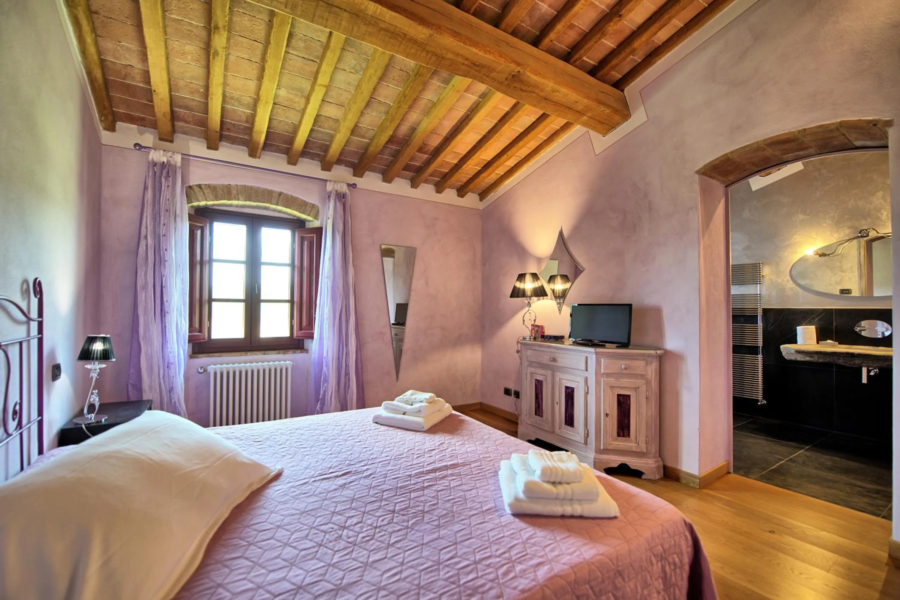 Bed in Villa Ferdinando by PosarelliVillas