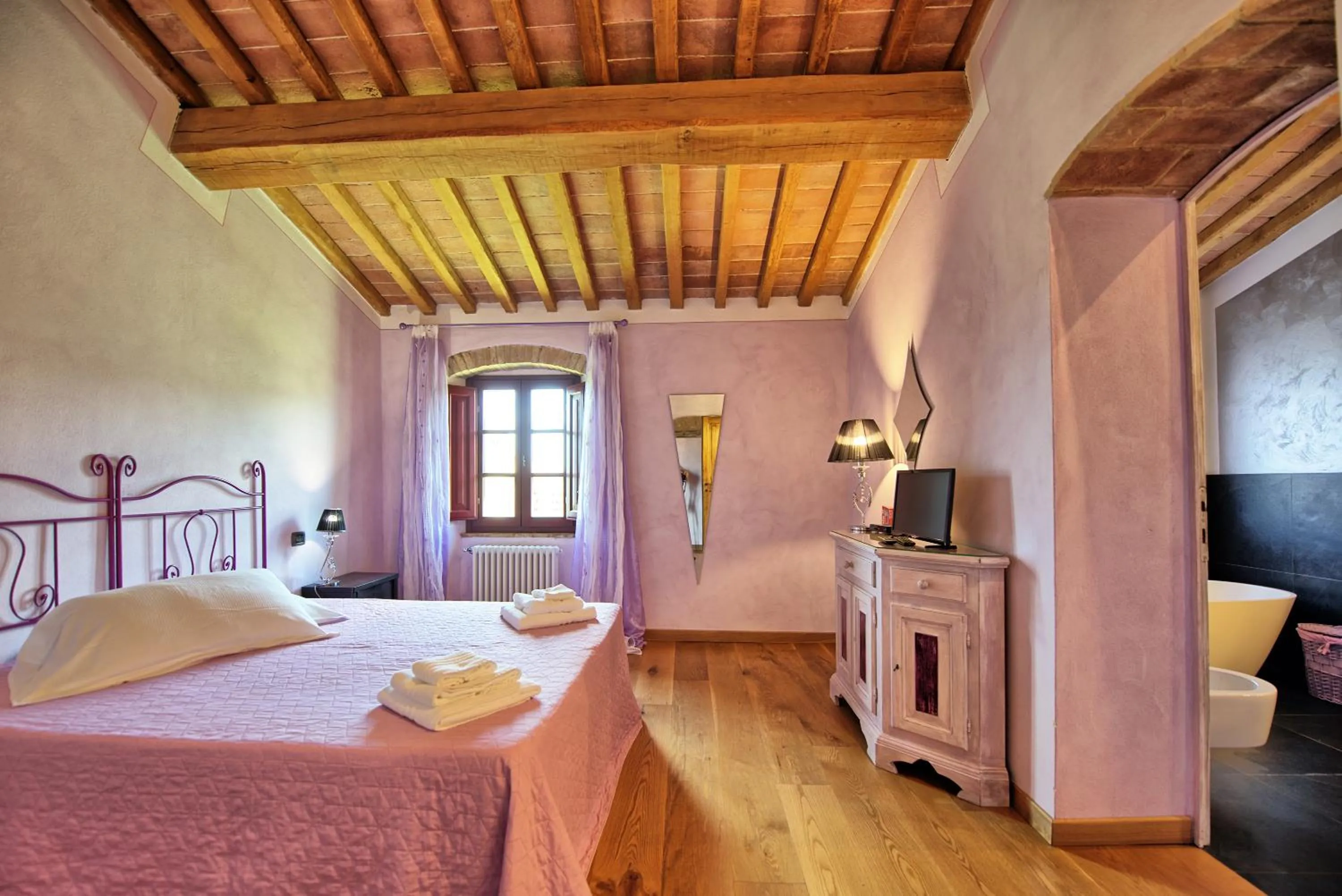 Bed in Villa Ferdinando by PosarelliVillas