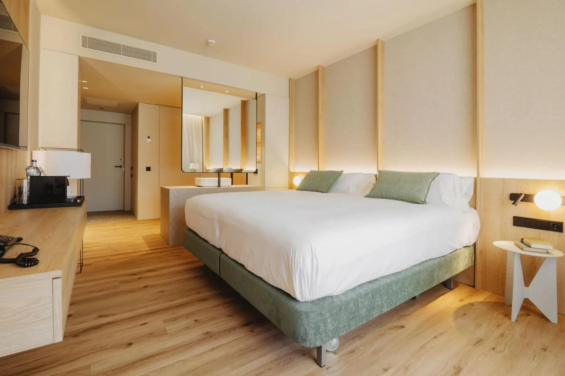 Bed in Hotel Món Sant Benet