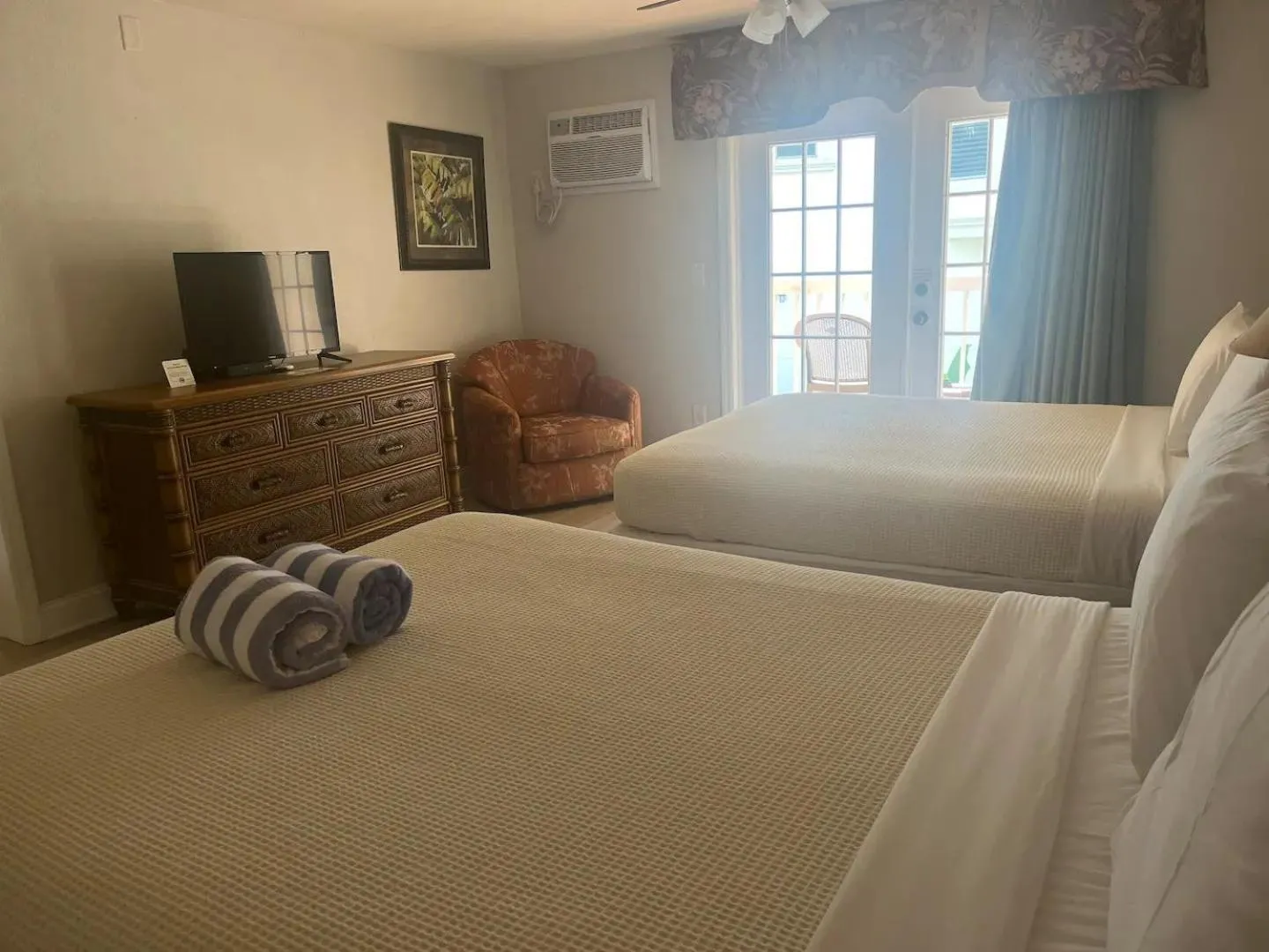 Bed in Beso Del Sol Resort