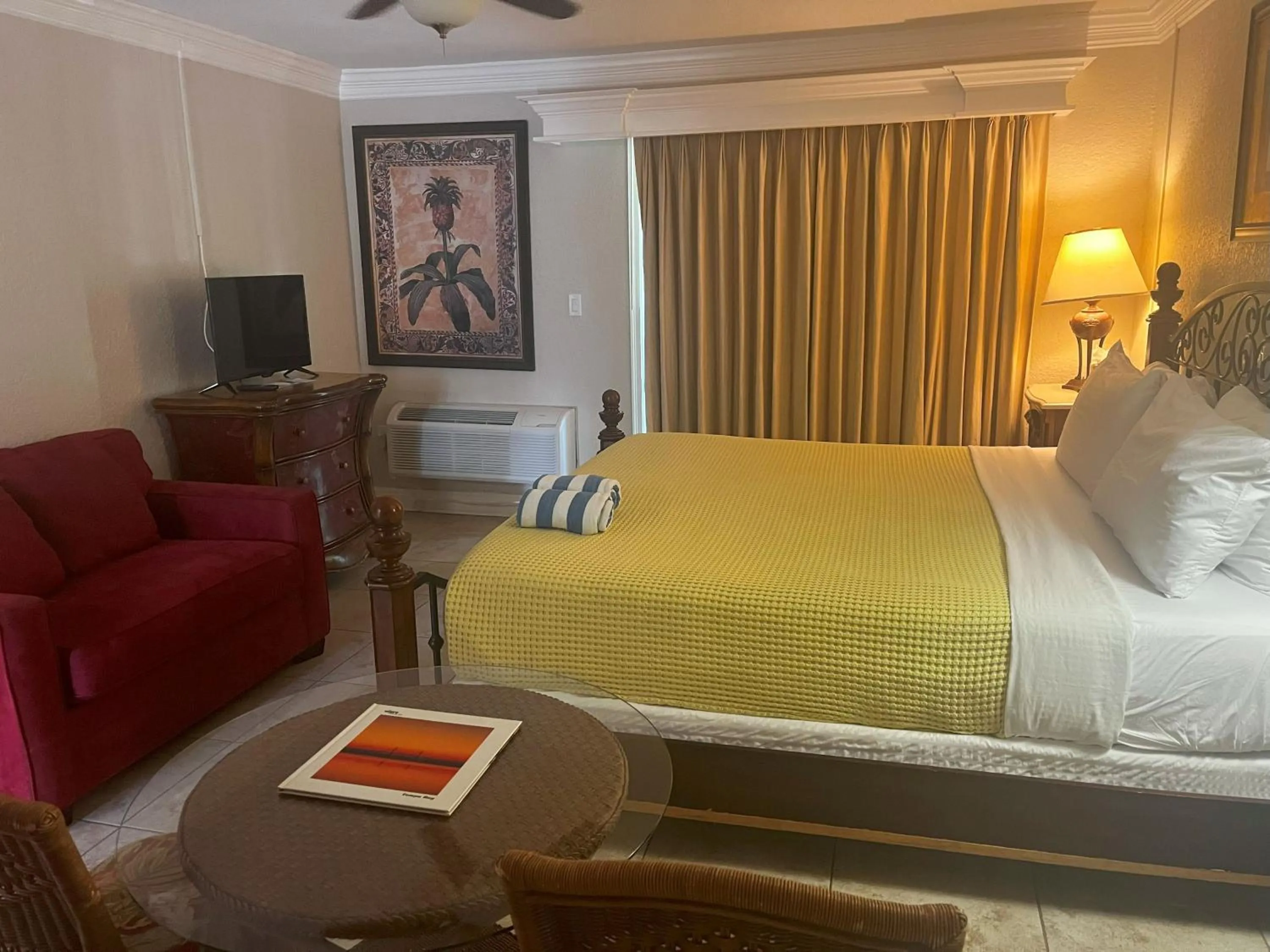 Bed in Beso Del Sol Resort