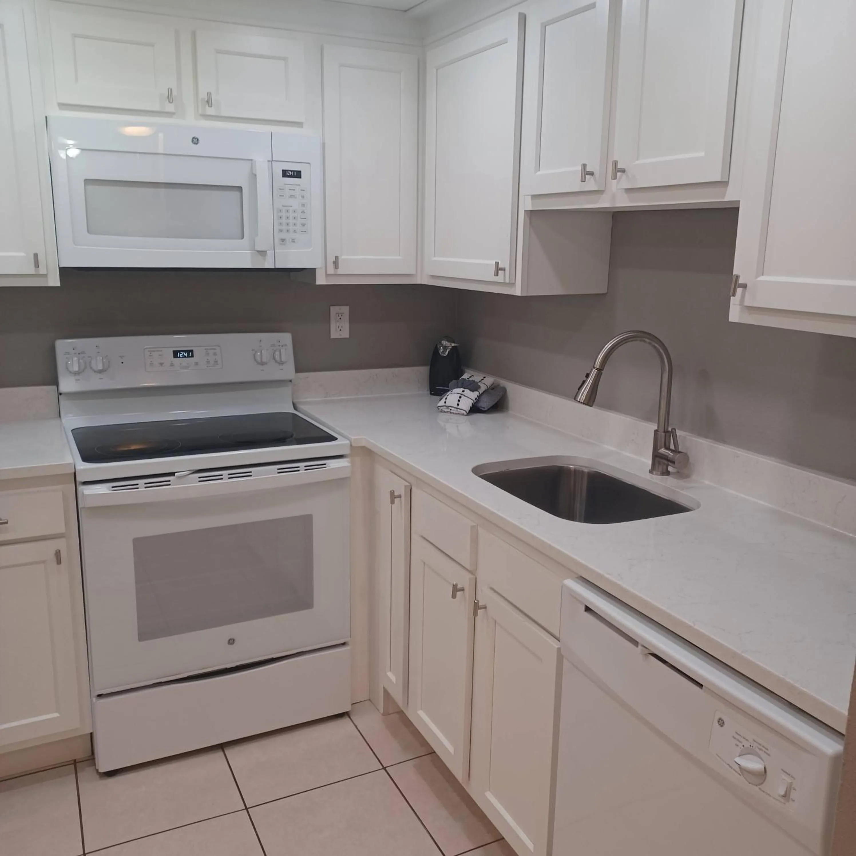 Kitchen or kitchenette in Daytona Resort and Club