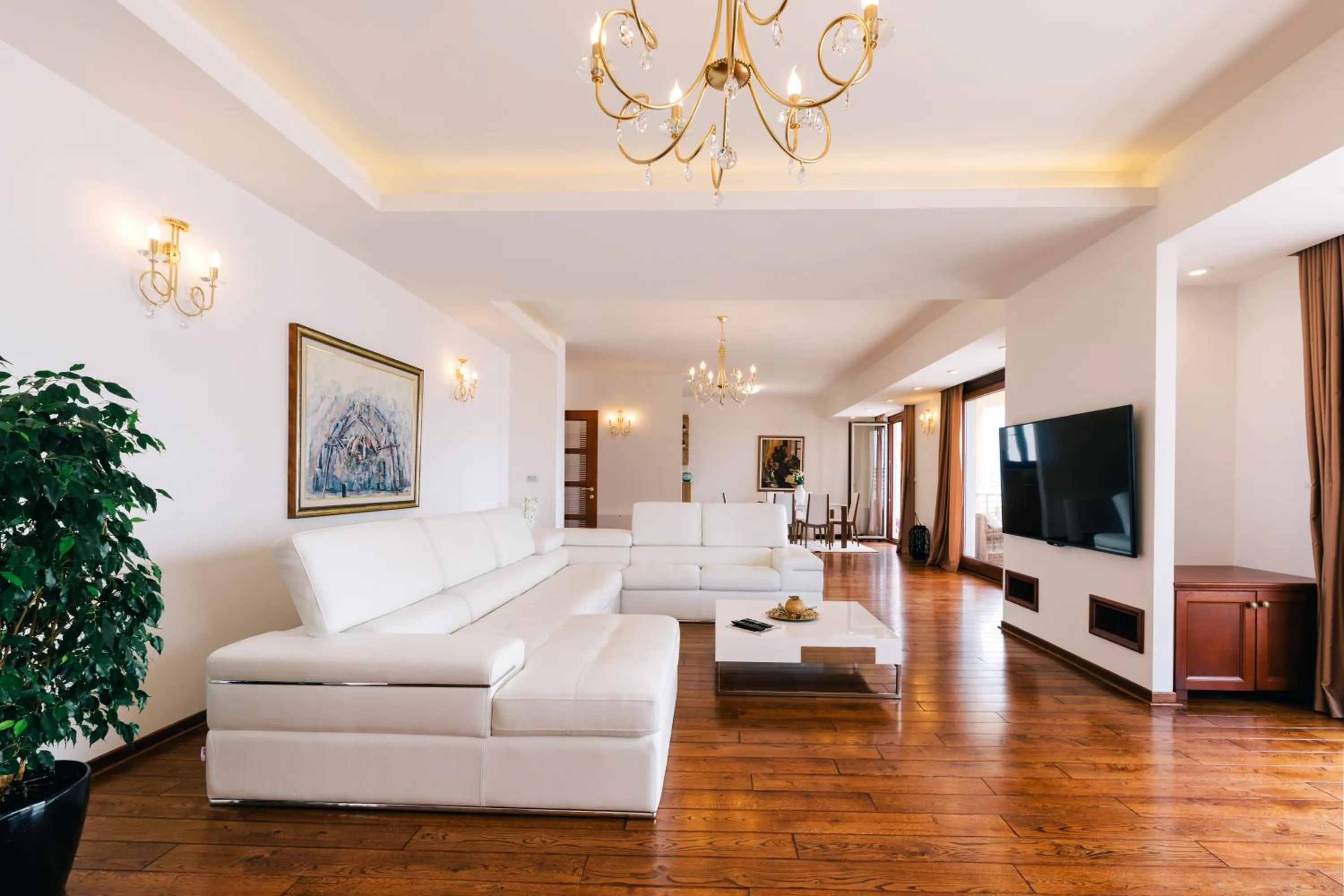 Three-Bedroom Apartment in City Apartments