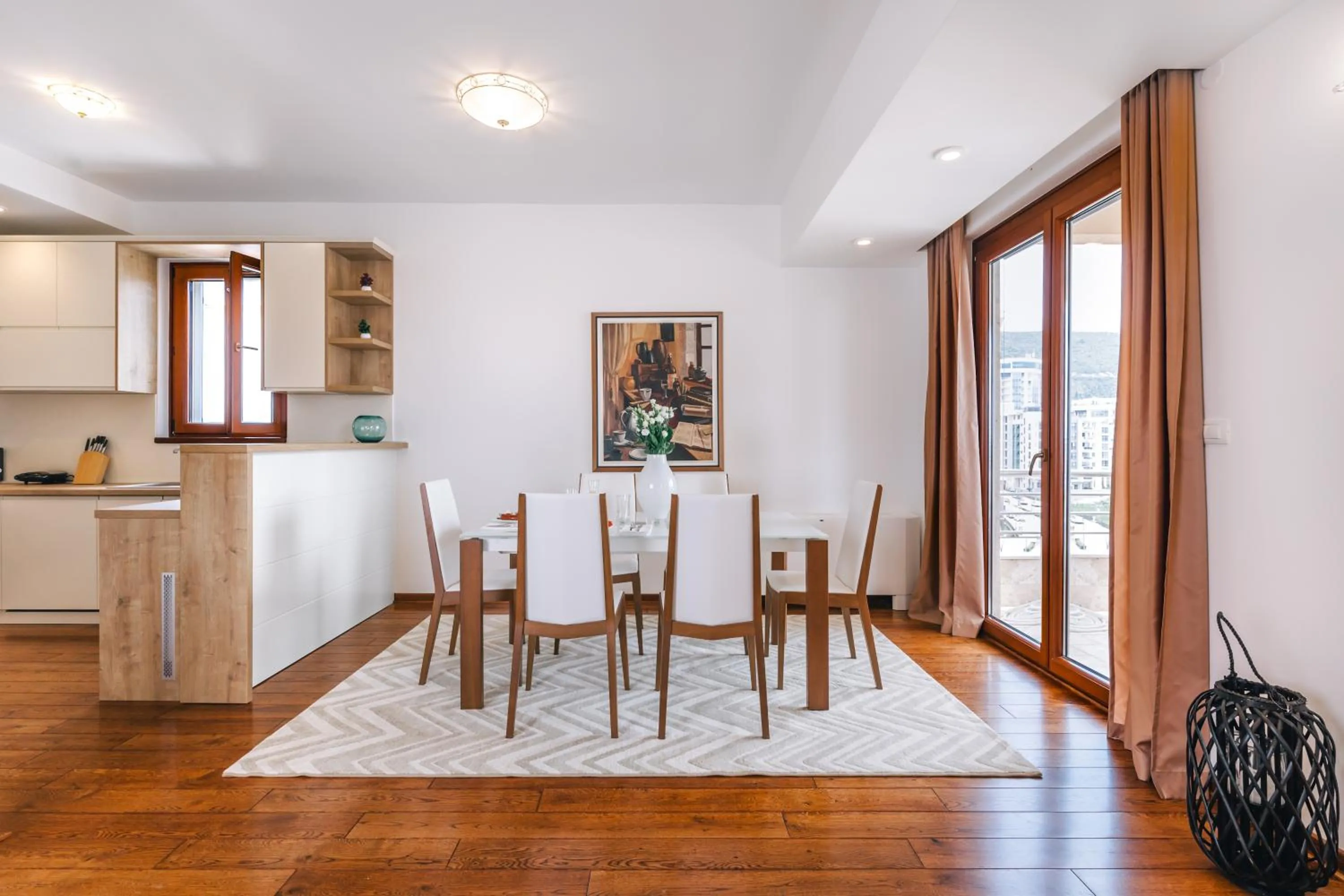Dining area in City Apartments