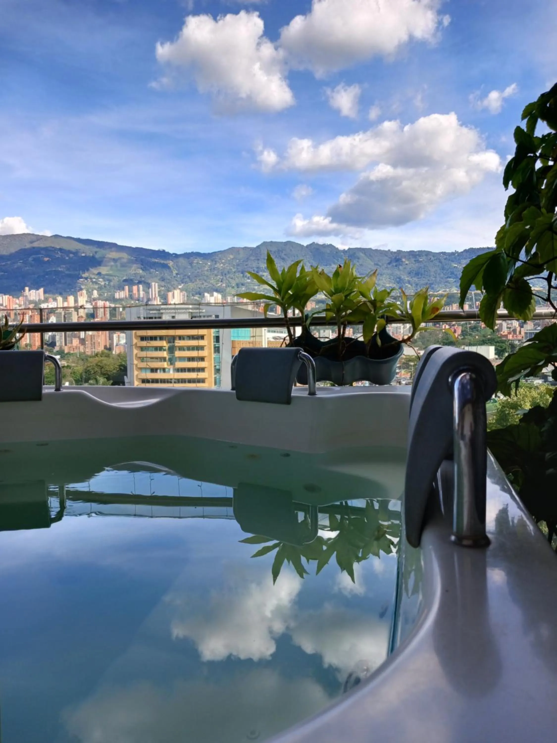 Hot Tub in Hotel Sixtina Plaza Medellin