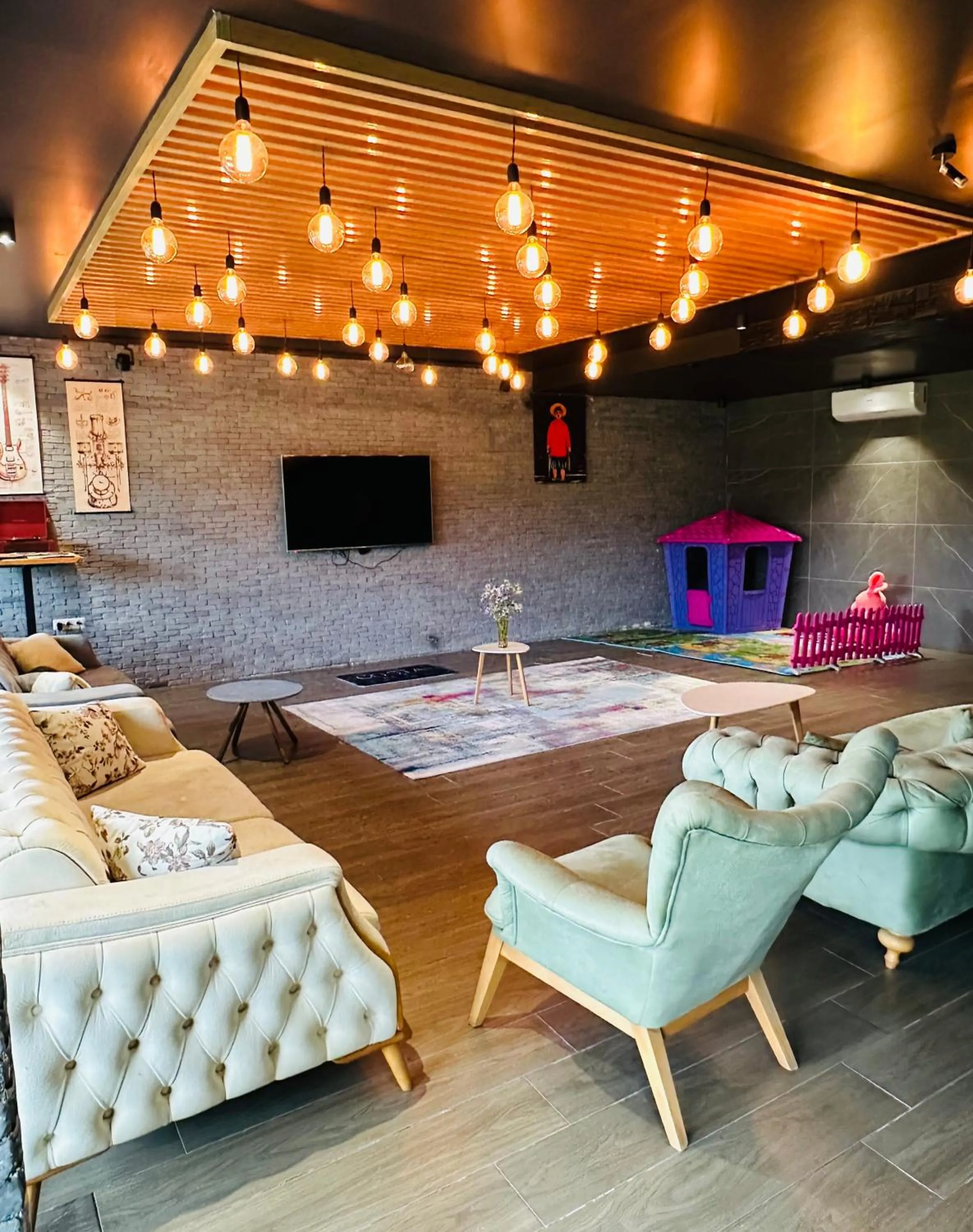 Communal lounge/ TV room in Aparthotel costa