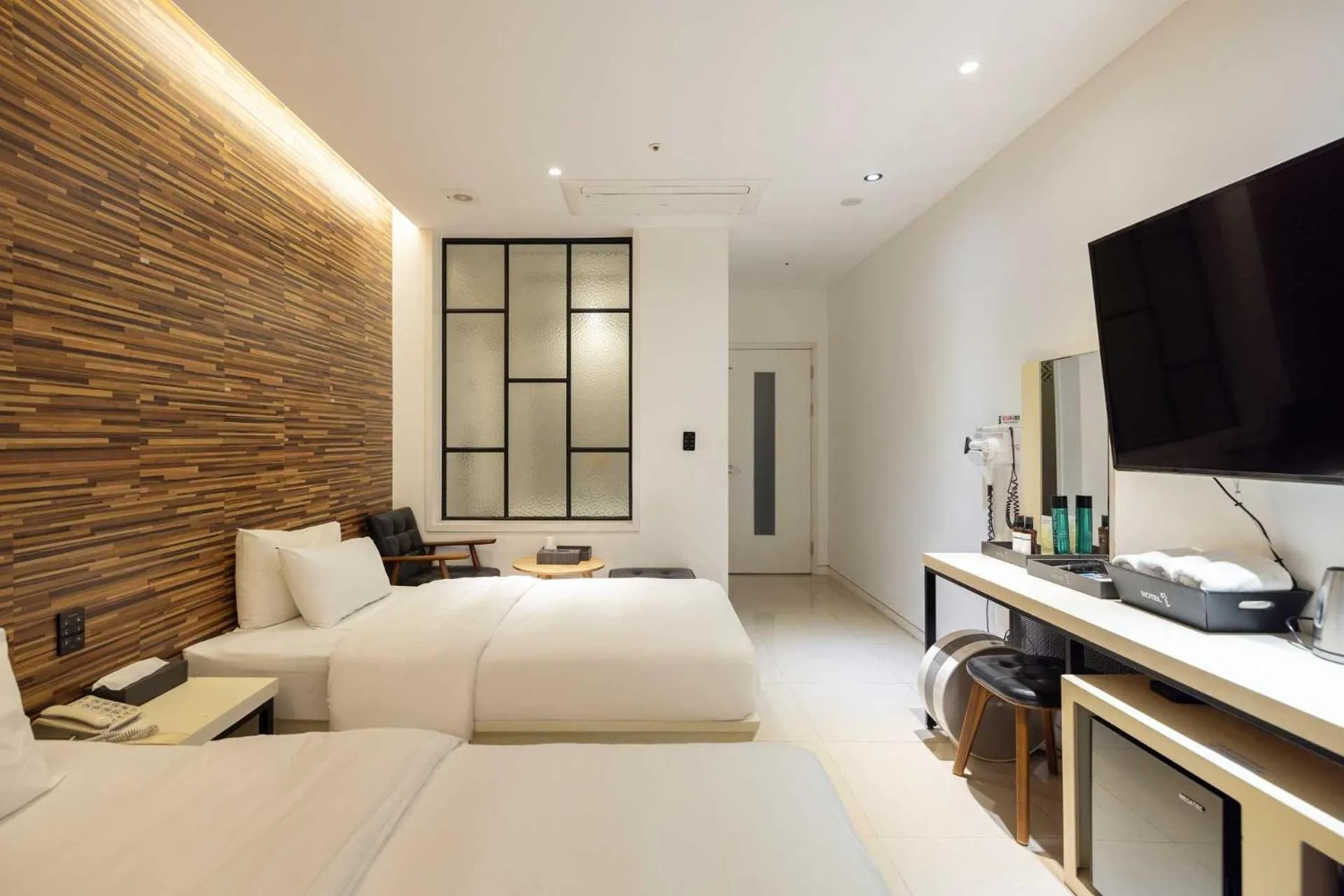 Communal lounge/ TV room, Bed in Hotel Moon Cheonan ShinBuldang