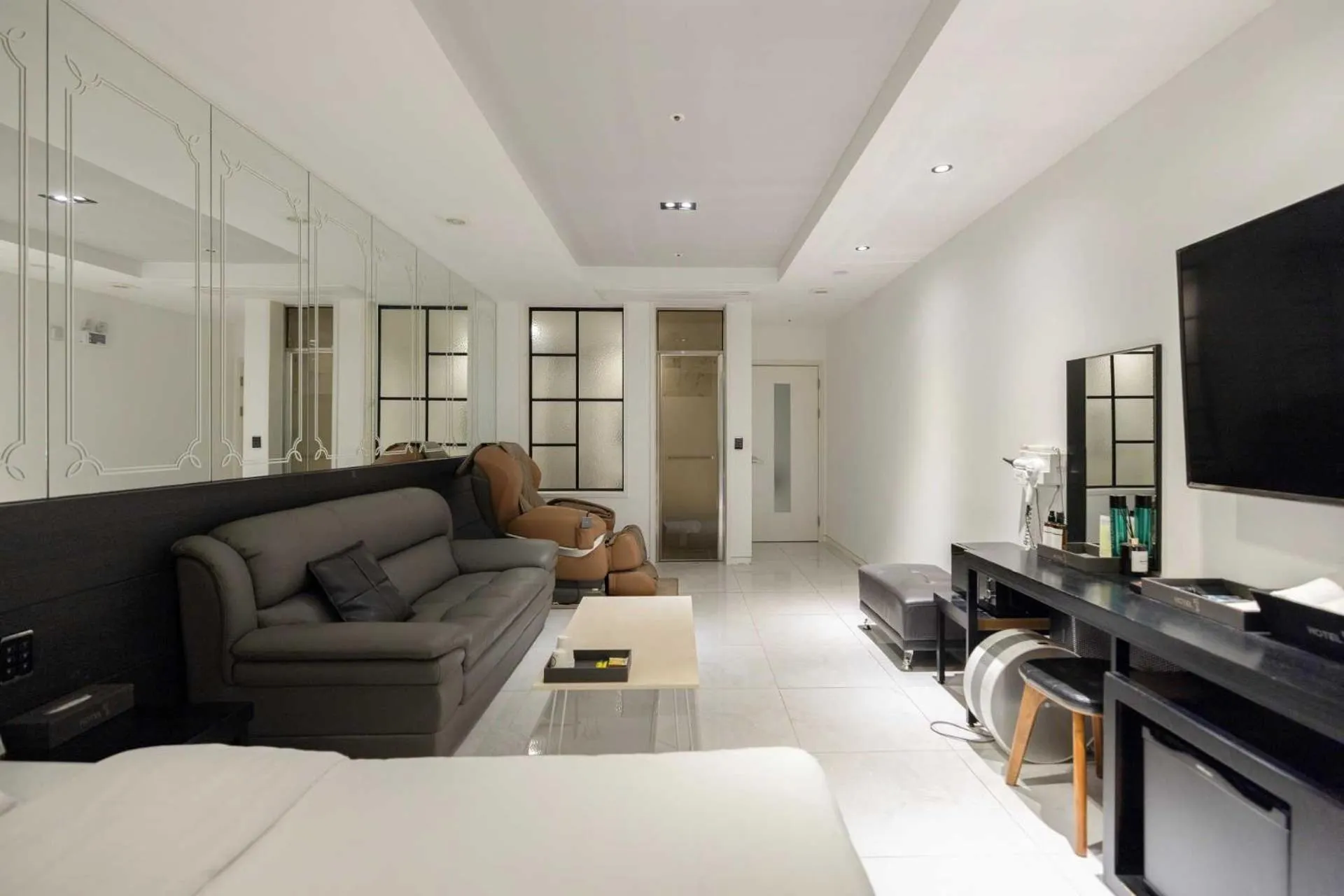 Photo of the whole room in Hotel Moon Cheonan ShinBuldang