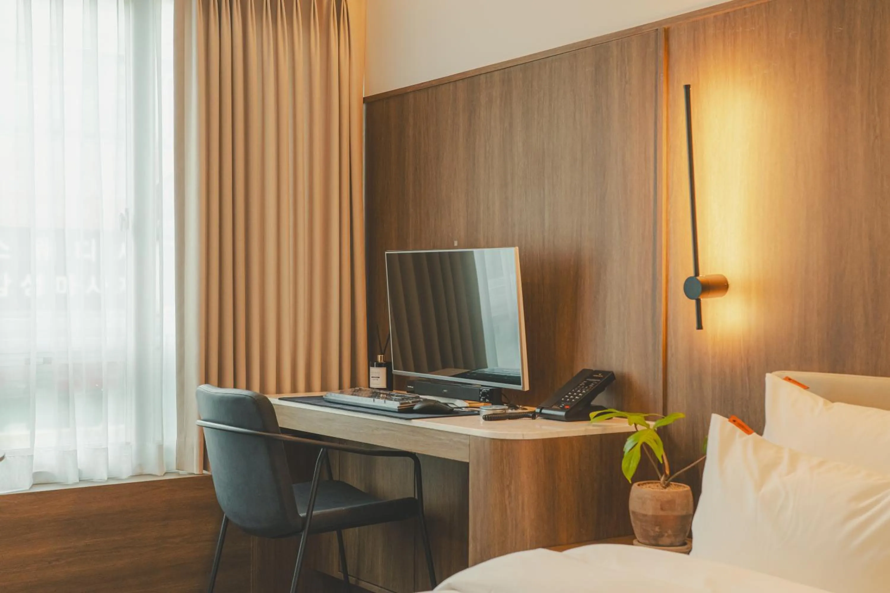 TV and multimedia, Bed in Cheonan Buldang Hound Hotel