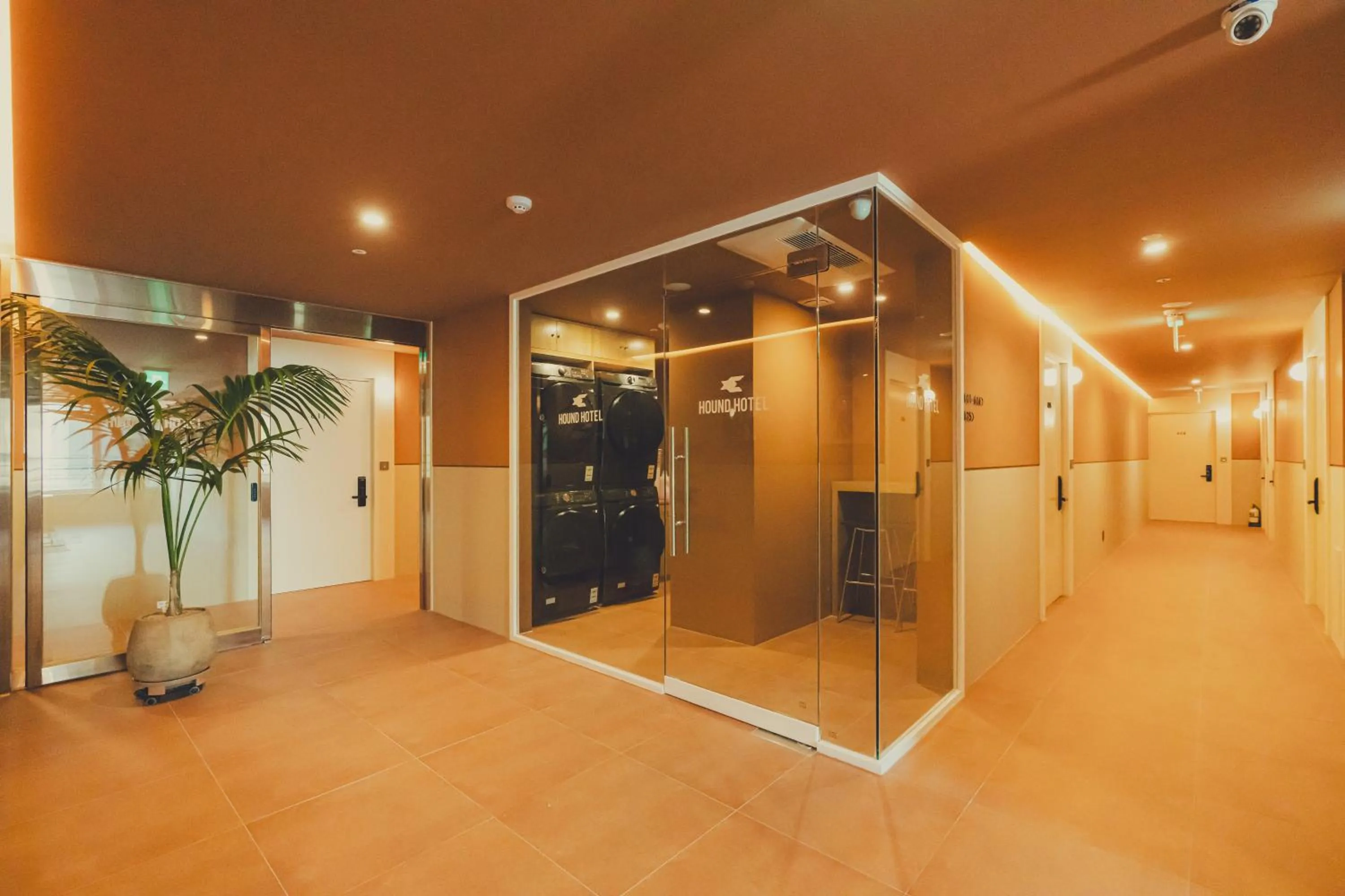 elevator in Cheonan Buldang Hound Hotel